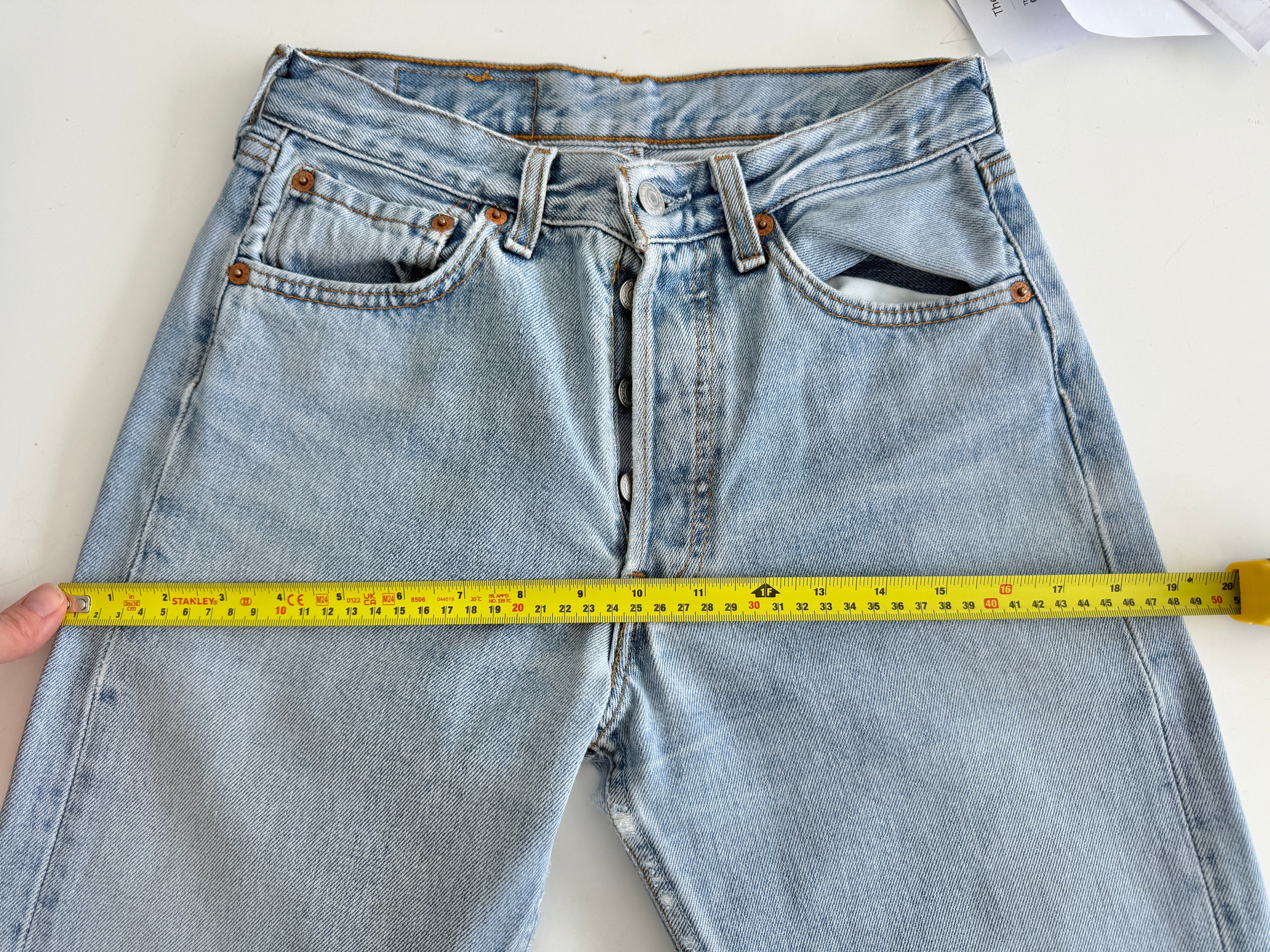 Soft W25 L31 vintage Levis 501 25” measured waist light blue 501s made in 90s