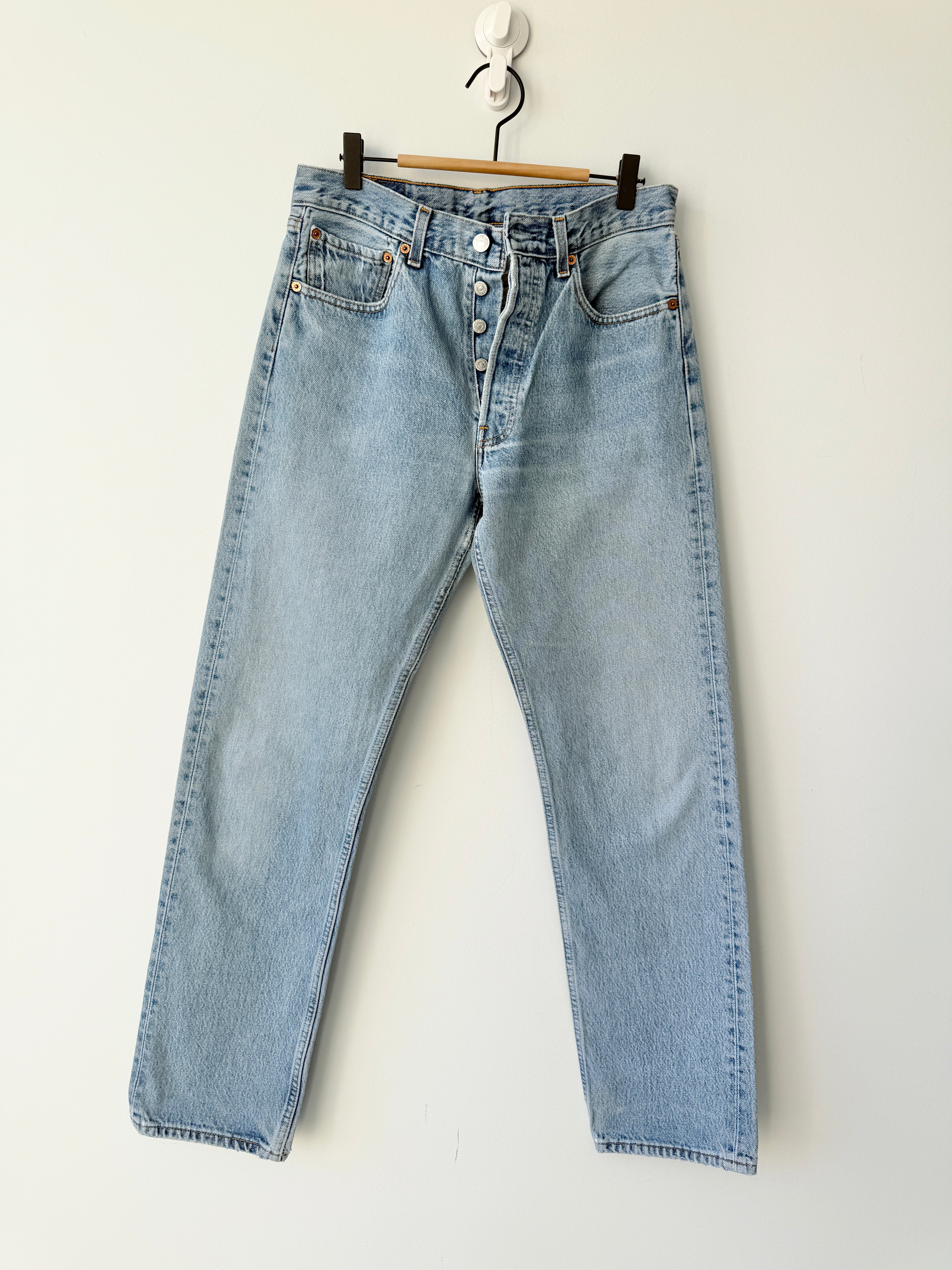 W29 L31 vintage Levis 501 27-28” light medium blue Y2K Levi’s 501s