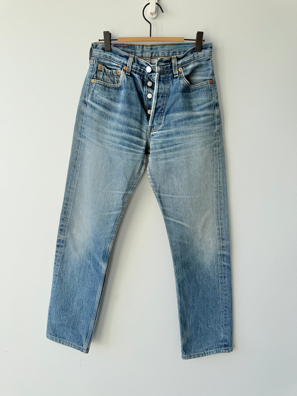 W27 L29 vintage Levis 501 26/27” measured medium faded blue denim 90’s 501s