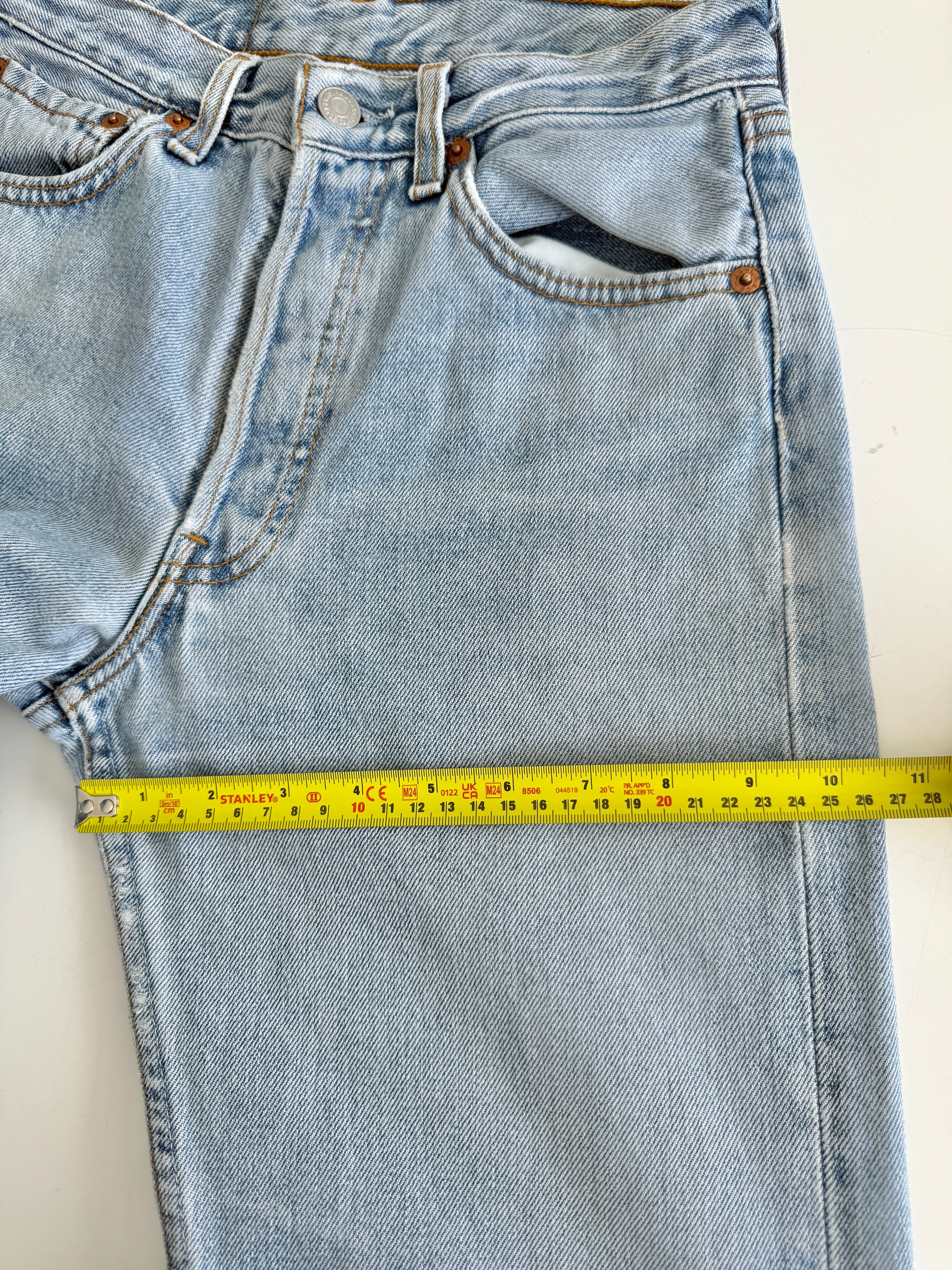 Soft W25 L31 vintage Levis 501 25” measured waist light blue 501s made in 90s