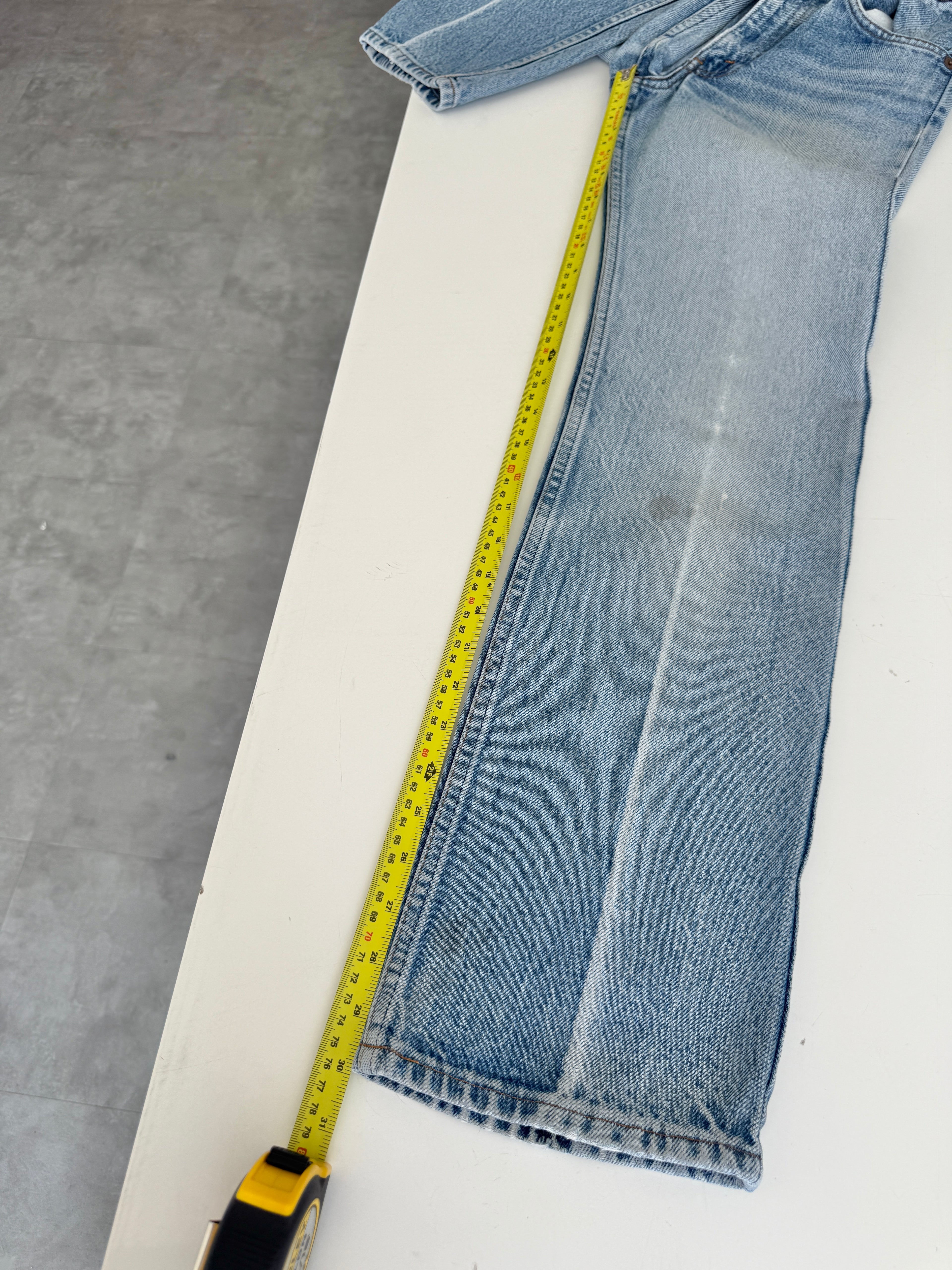 W25 L30 vintage Levis 716 25” measured waist light faded blue USA 70s 716s
