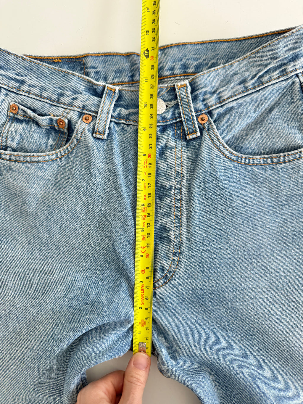 W26 L30 vintage Levis 501 25/26” measured waist medium blue 501s made in 90s
