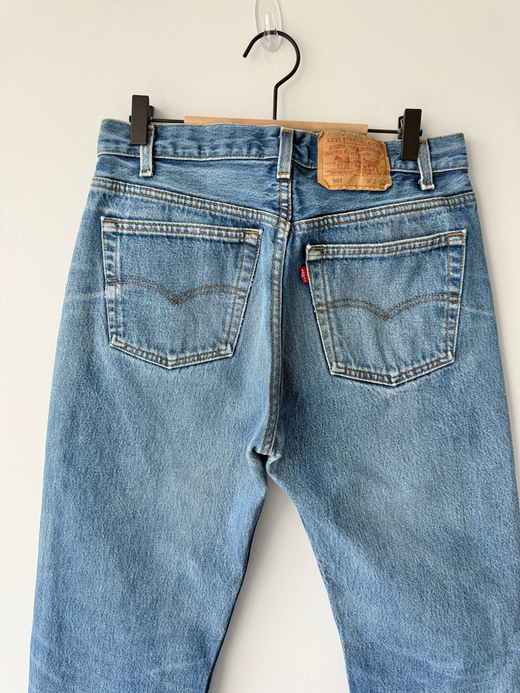 W29 L29 vintage Levis 501 dark faded blue 28/29” measured waist 501s 90s USA