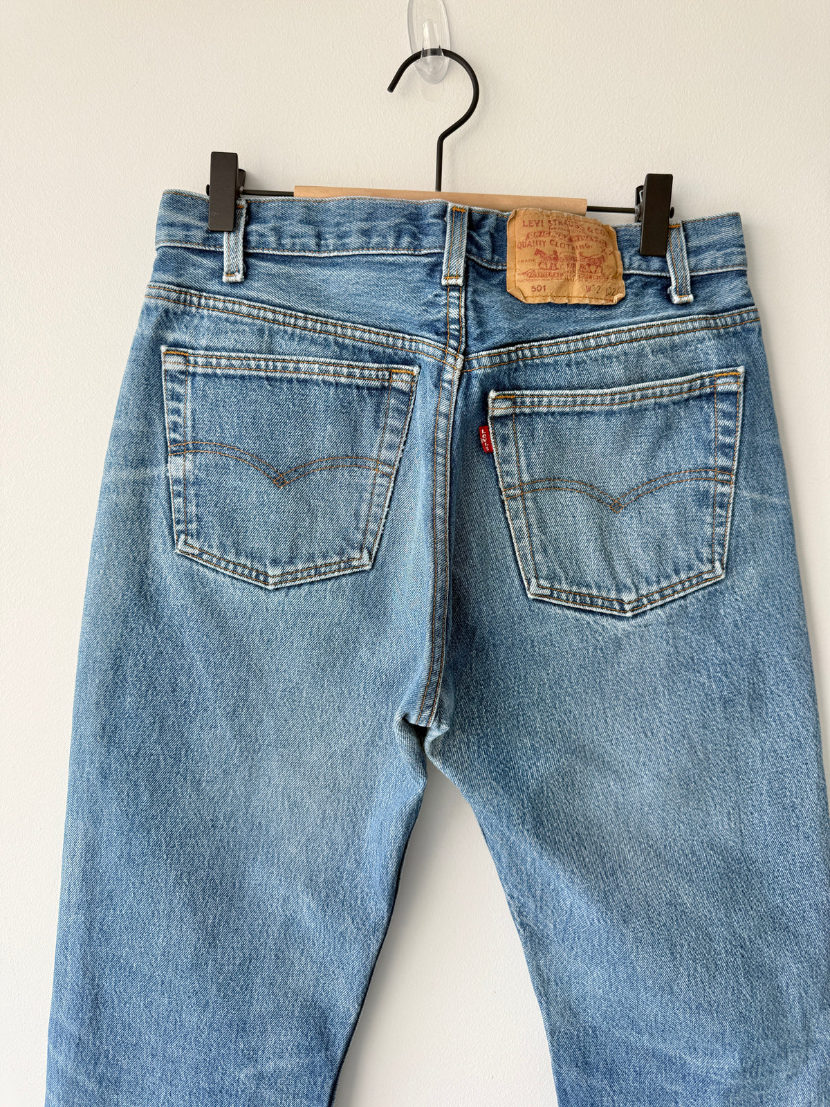 W29 L29 vintage Levis 501 dark faded blue 28/29” measured waist 501s 90s USA