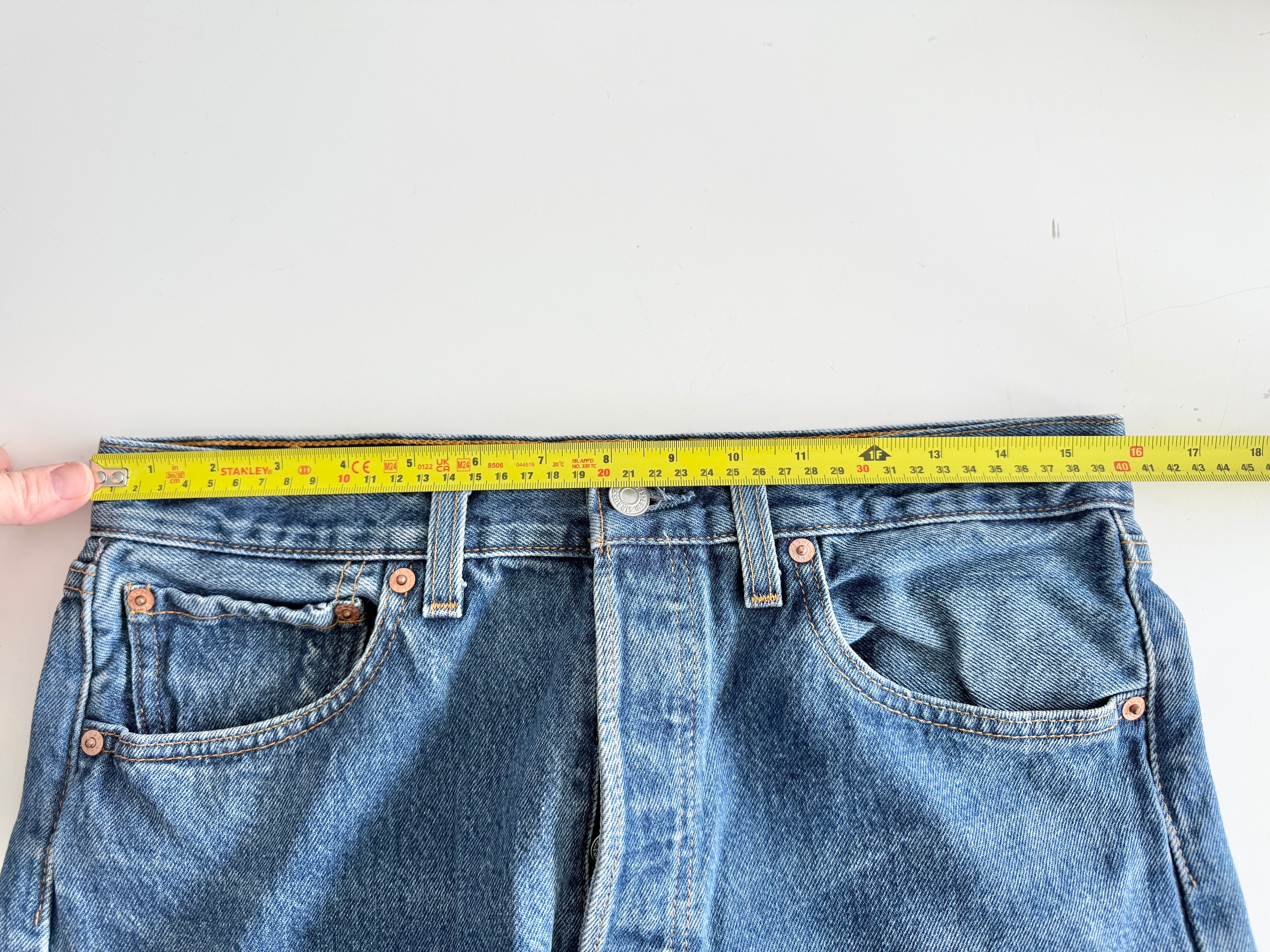 W31 L31 vintage Levis 501 30-31” measured dark blue made in 90s USA