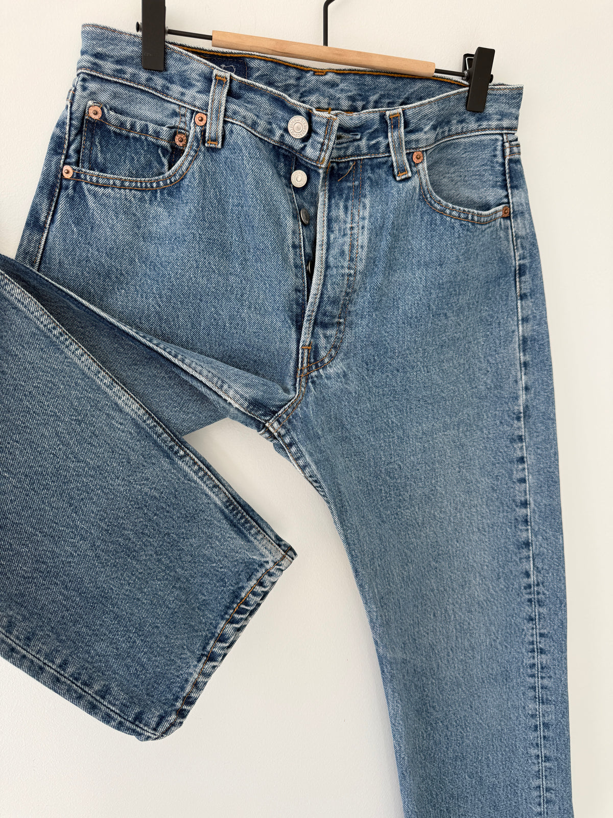 W29 L29 vintage Levis 501 28/29” measured waist dark blue 90s USA 501s