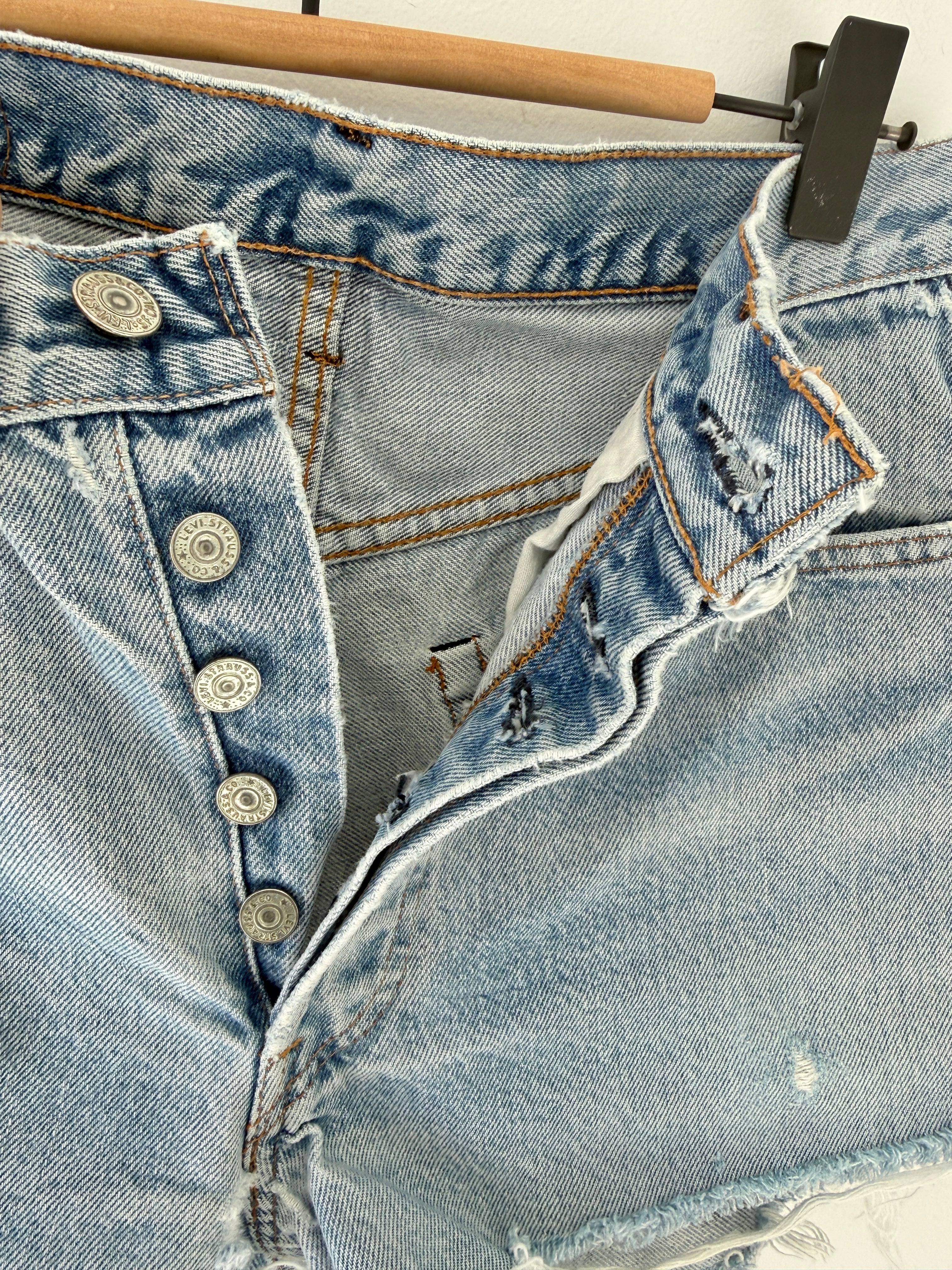 W27 Selvedge vintage Levis 501 26/27” measured waist light faded blue 70s 501s selvedge Levi’s made in USA