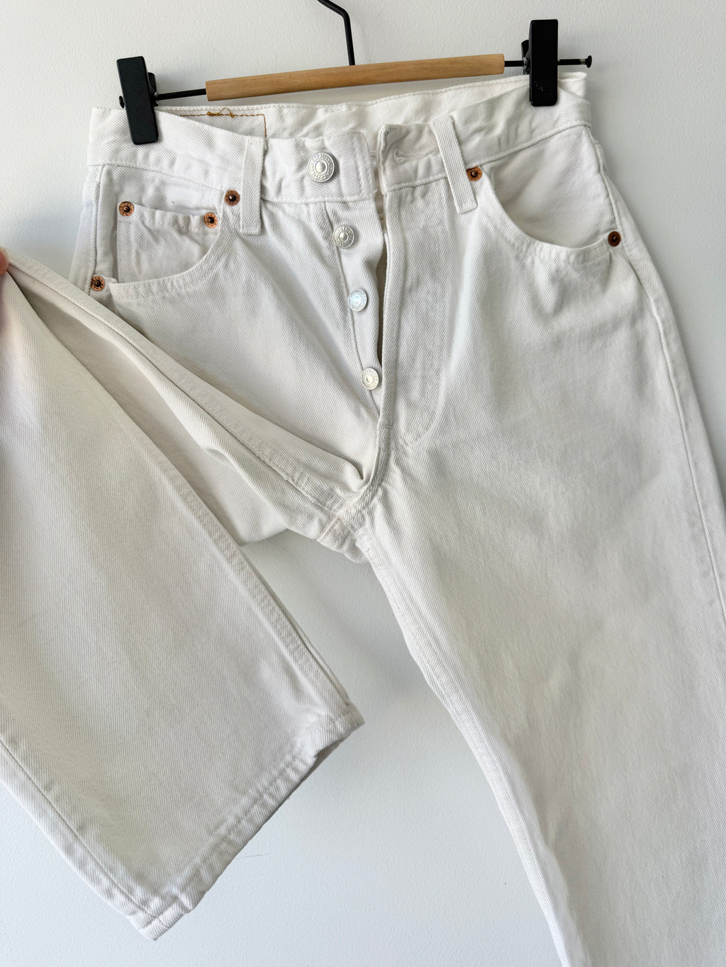 W24 L28 vintage Levis 501 23/24” measured waist white 501s 90s denim