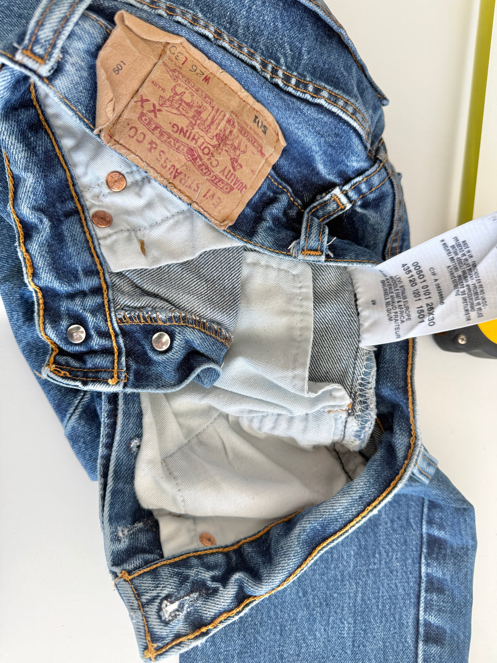 W23 L28 vintage Levis 501 23” measured waist dark indigo faded blue 501s