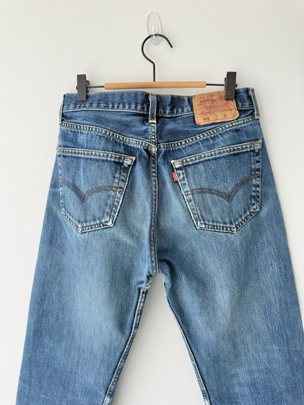 W29 L28 vintage Levis 501s 28/29” measured waist indigo faded blue Y2K  501s