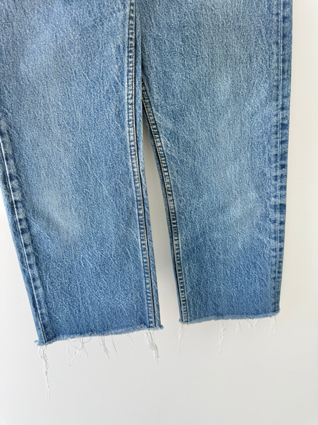 W26 L24 vintage Levis 501 25/26” dark blue faded Levi’s 501s USA 80s