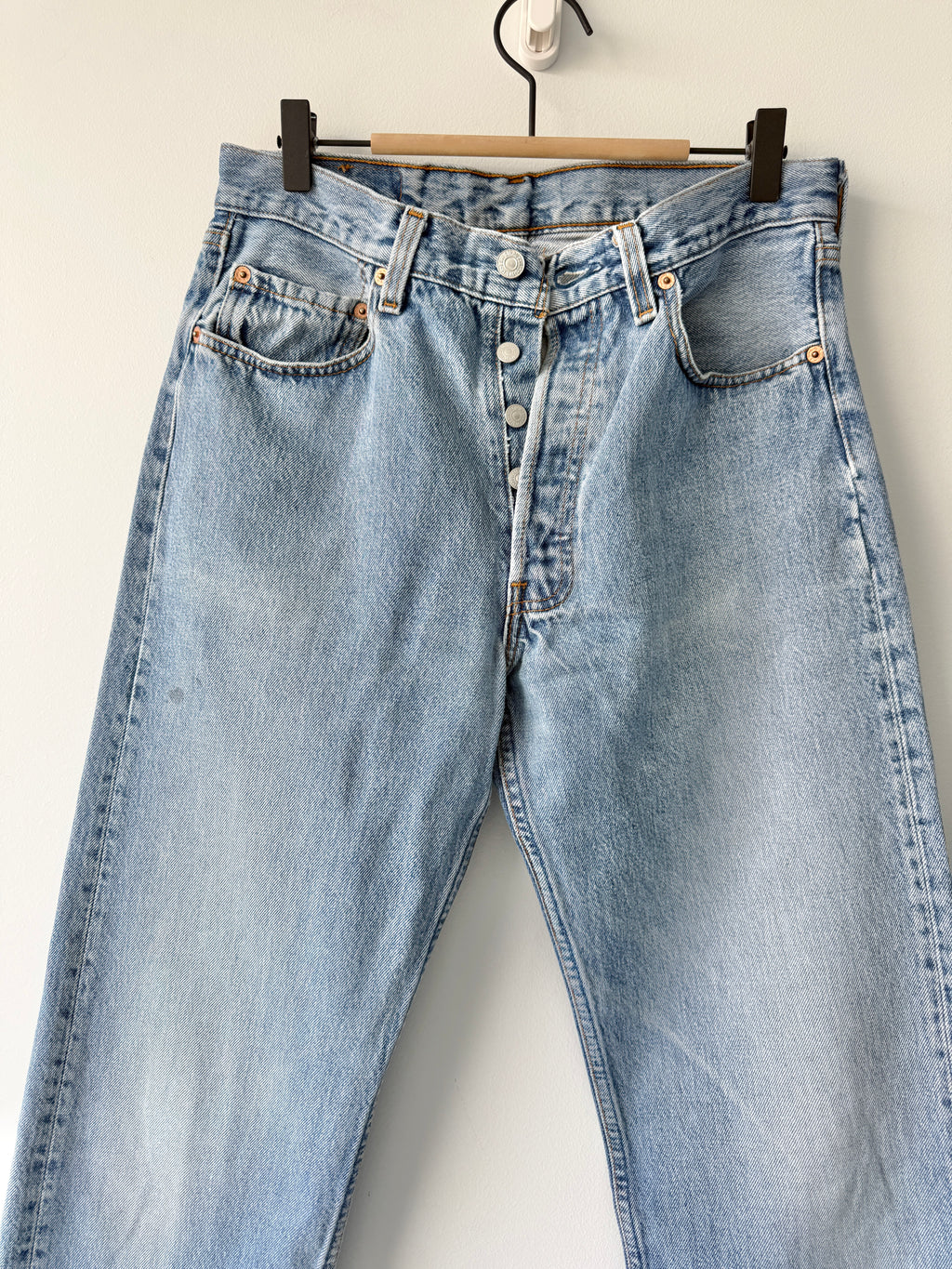 W29 L34 vintage Levis 501 29” measured medium light blue faded 90s denim Levi’s 501s USA