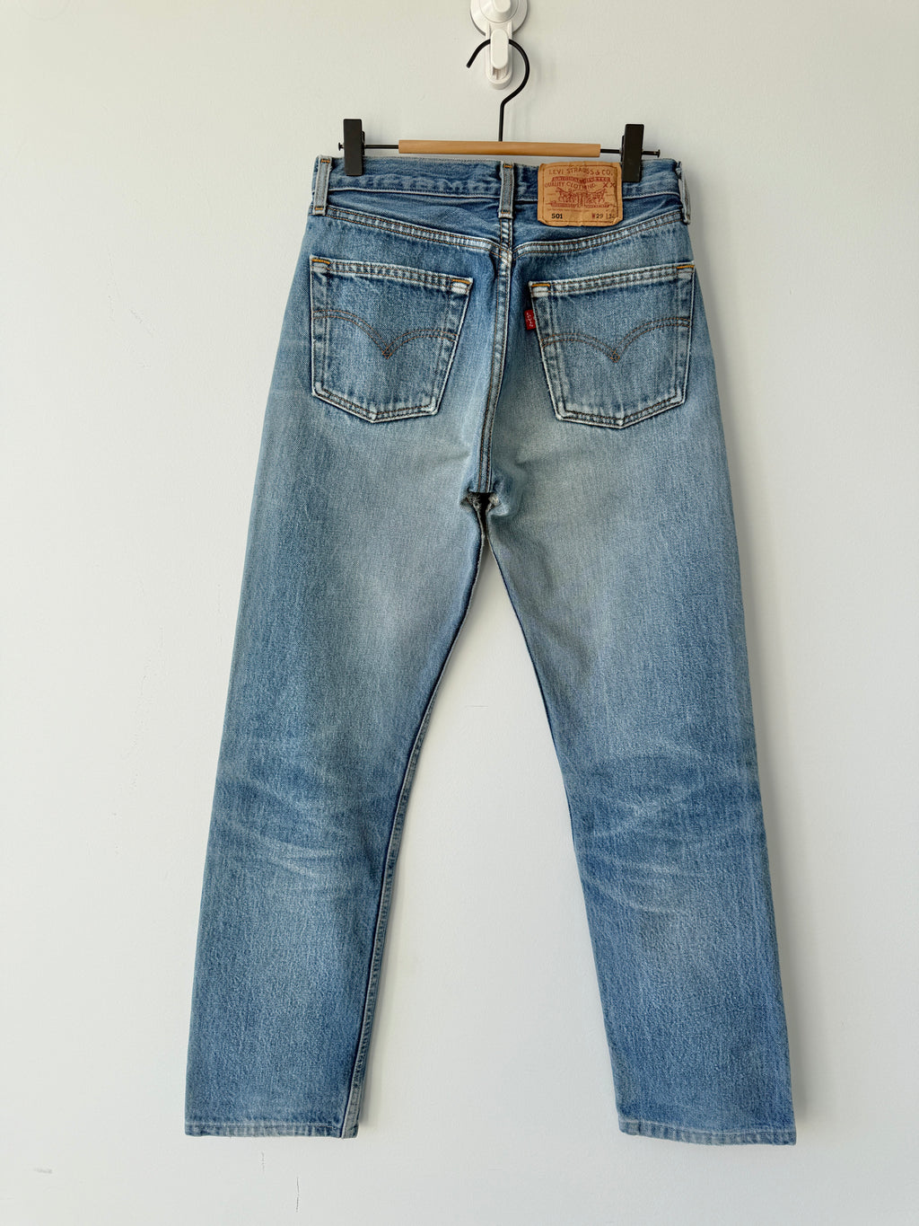 W27 L29 vintage Levis 501 26/27” measured medium faded blue denim 90’s 501s
