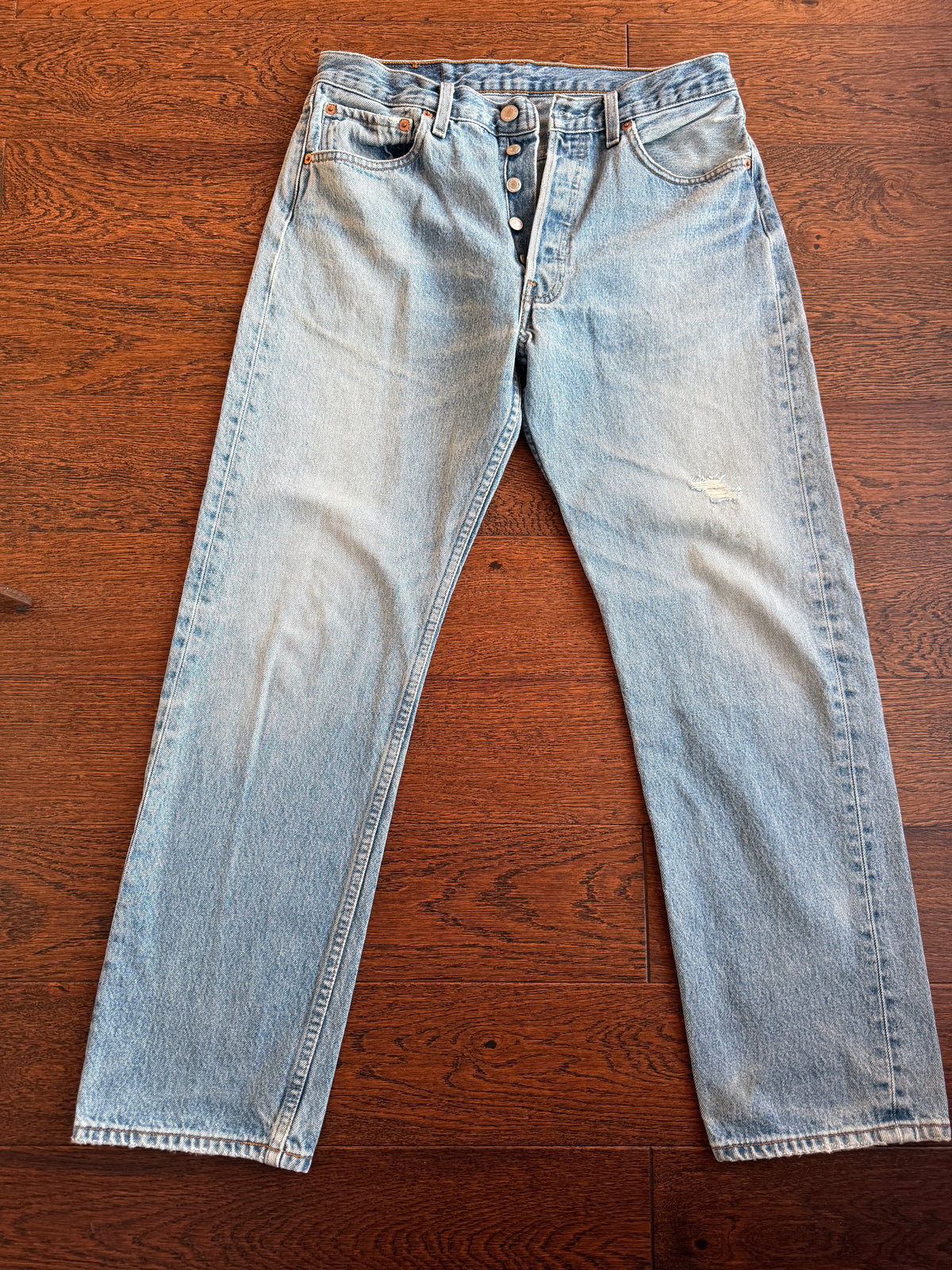 Soft W31 L29 vintage Levis 501s 31” measured medium light blue faded 90s 501s