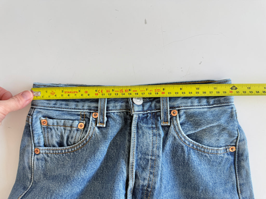 W23 L31 vintage Levis 501 23” measured waist medium darker blue 501s Y2K