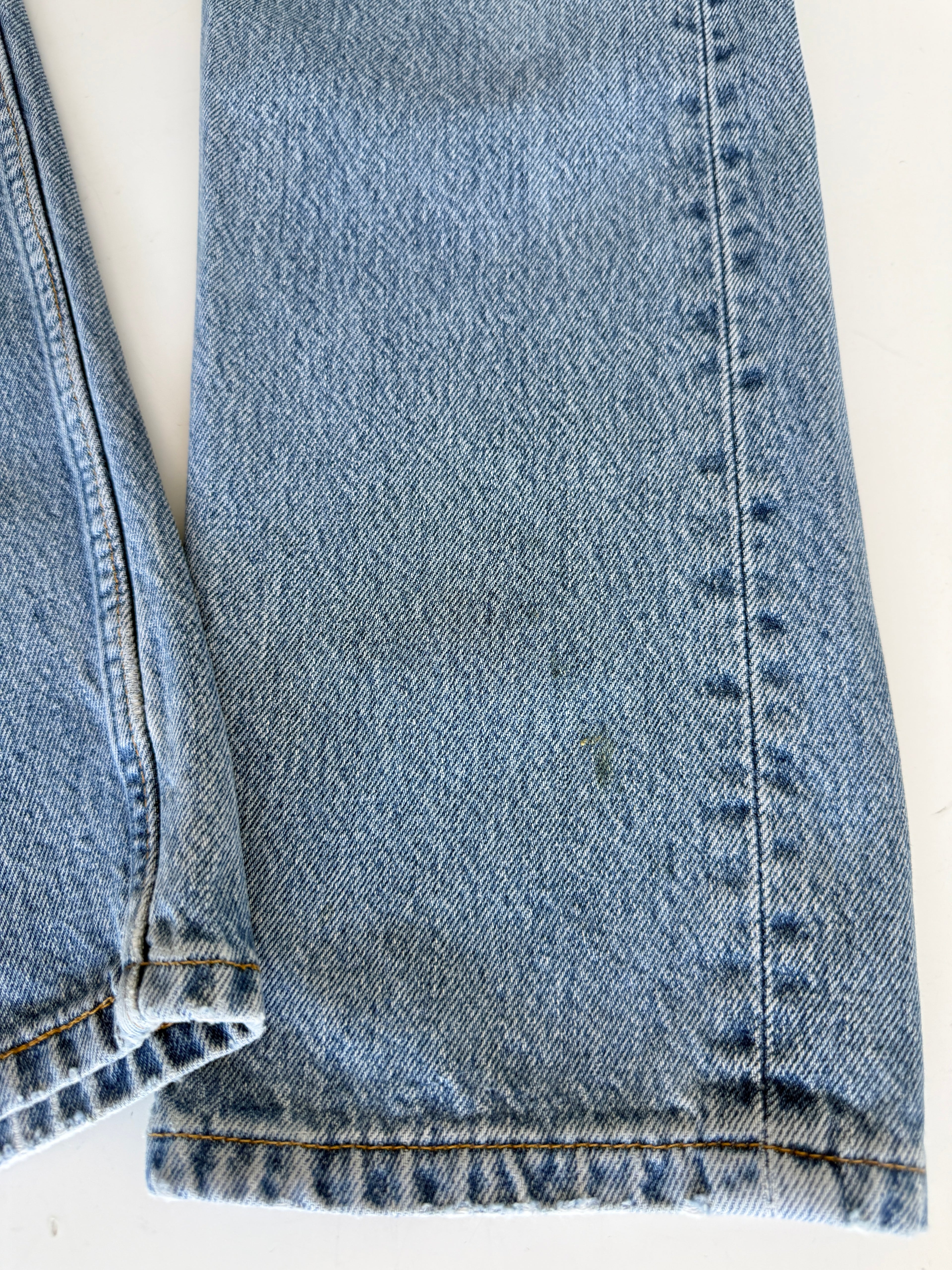 W25 L31 vintage Levis 501 24/25” measured waist medium light blue 501s 90s  USA nl