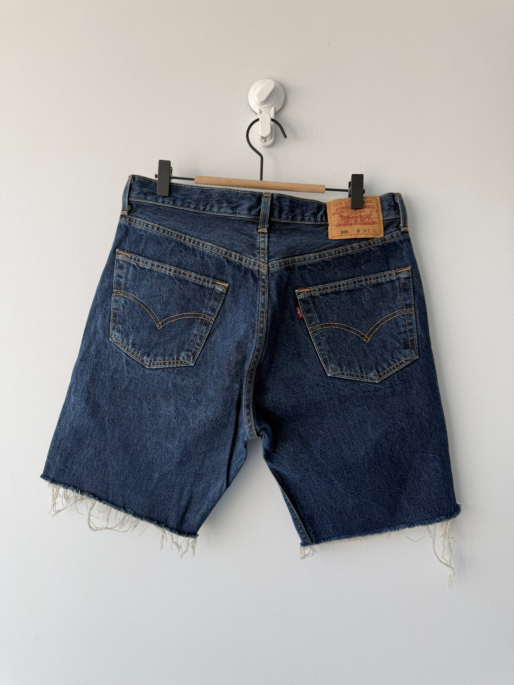W32 L vintage Levis 501 31-32” measured dark raw blue Y2K denim shorts Levi’s 501s