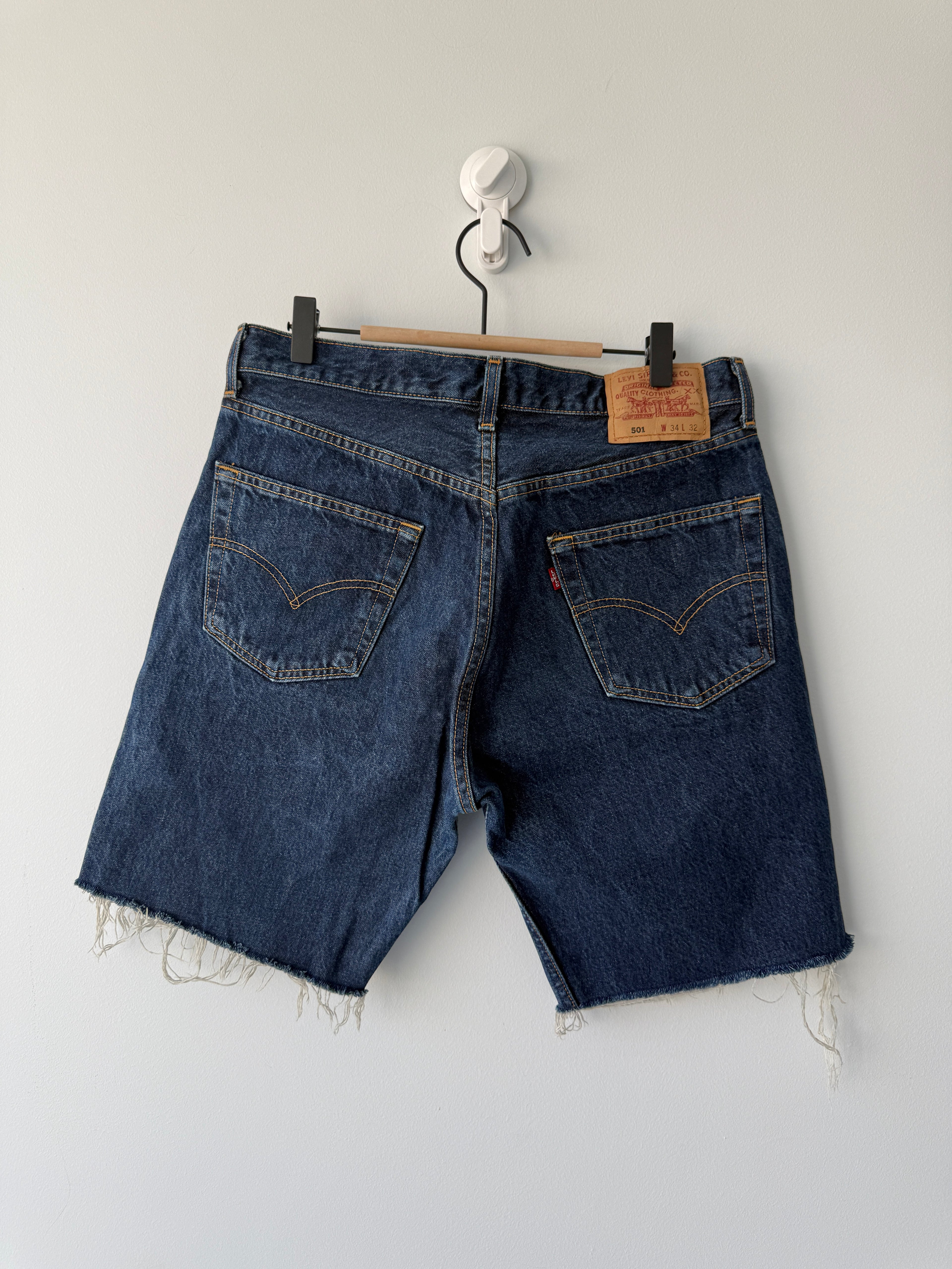 W32 L vintage Levis 501 31-32” measured dark raw blue Y2K denim shorts Levi’s 501s