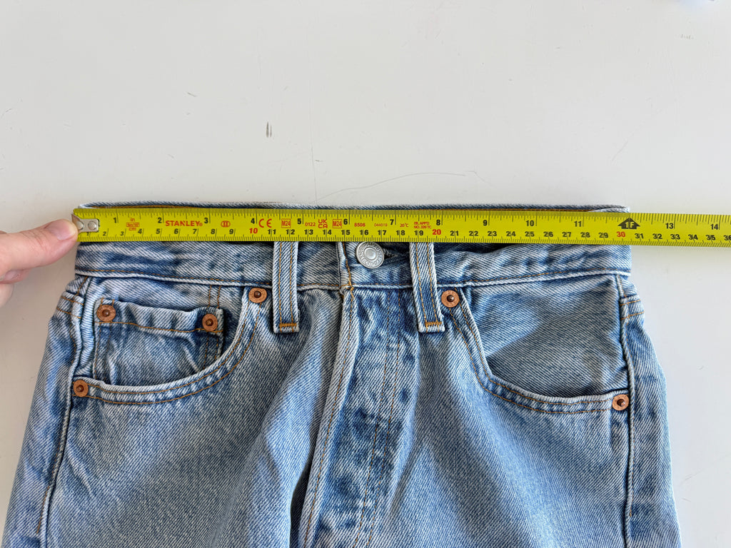 W23 L30 vintage Levis 501s 22/23” light medium blue Levi’s 501s 90s