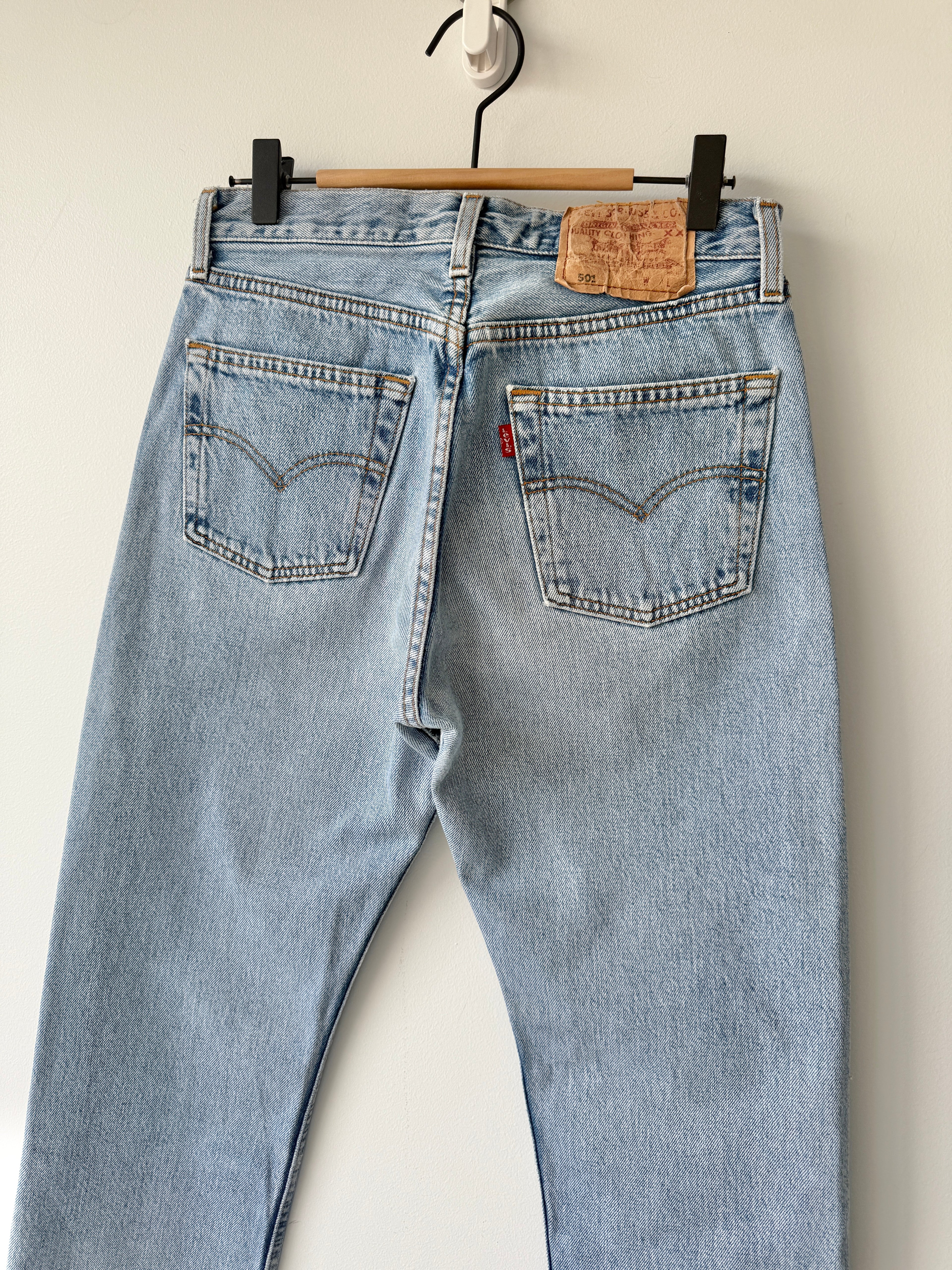 W26 L31 vintage Levis 501 25-26” light blue 90s Levi’s 501s