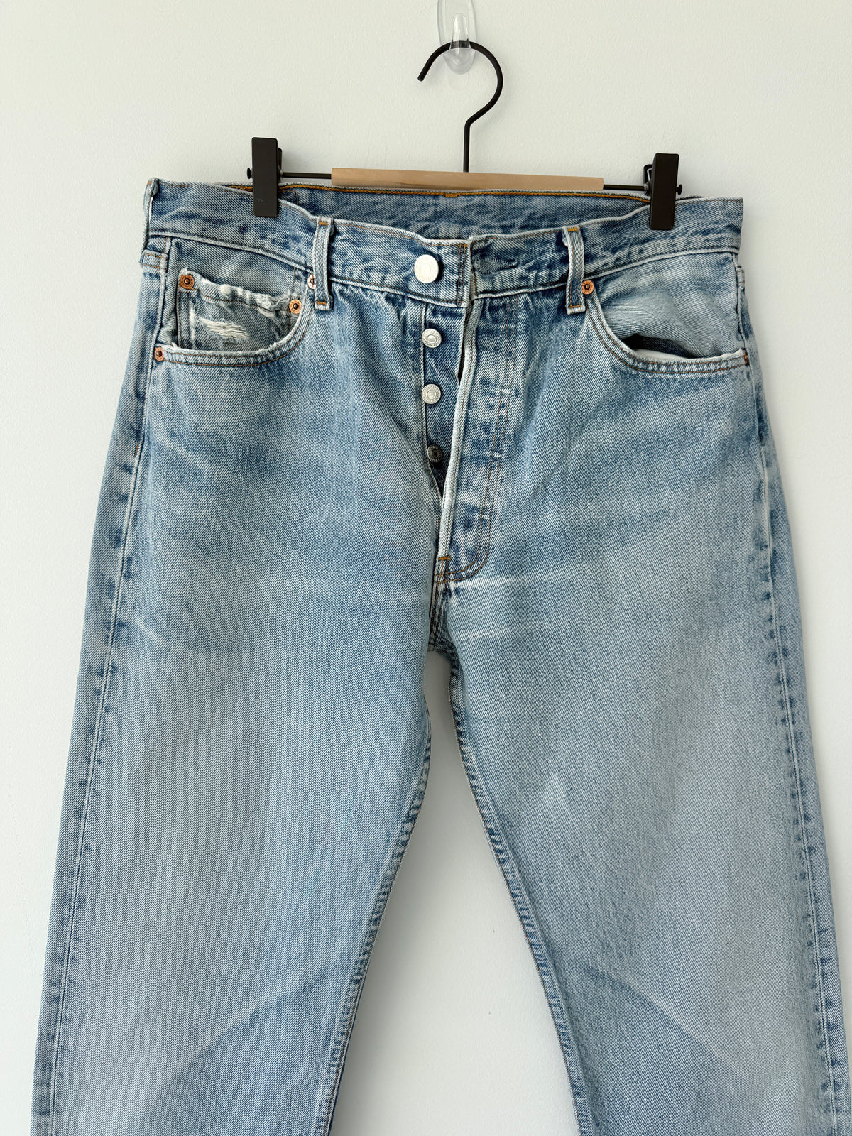 W32 L31 vintage Levis 501s 31/32” measured light medium blue faded 90s 501s