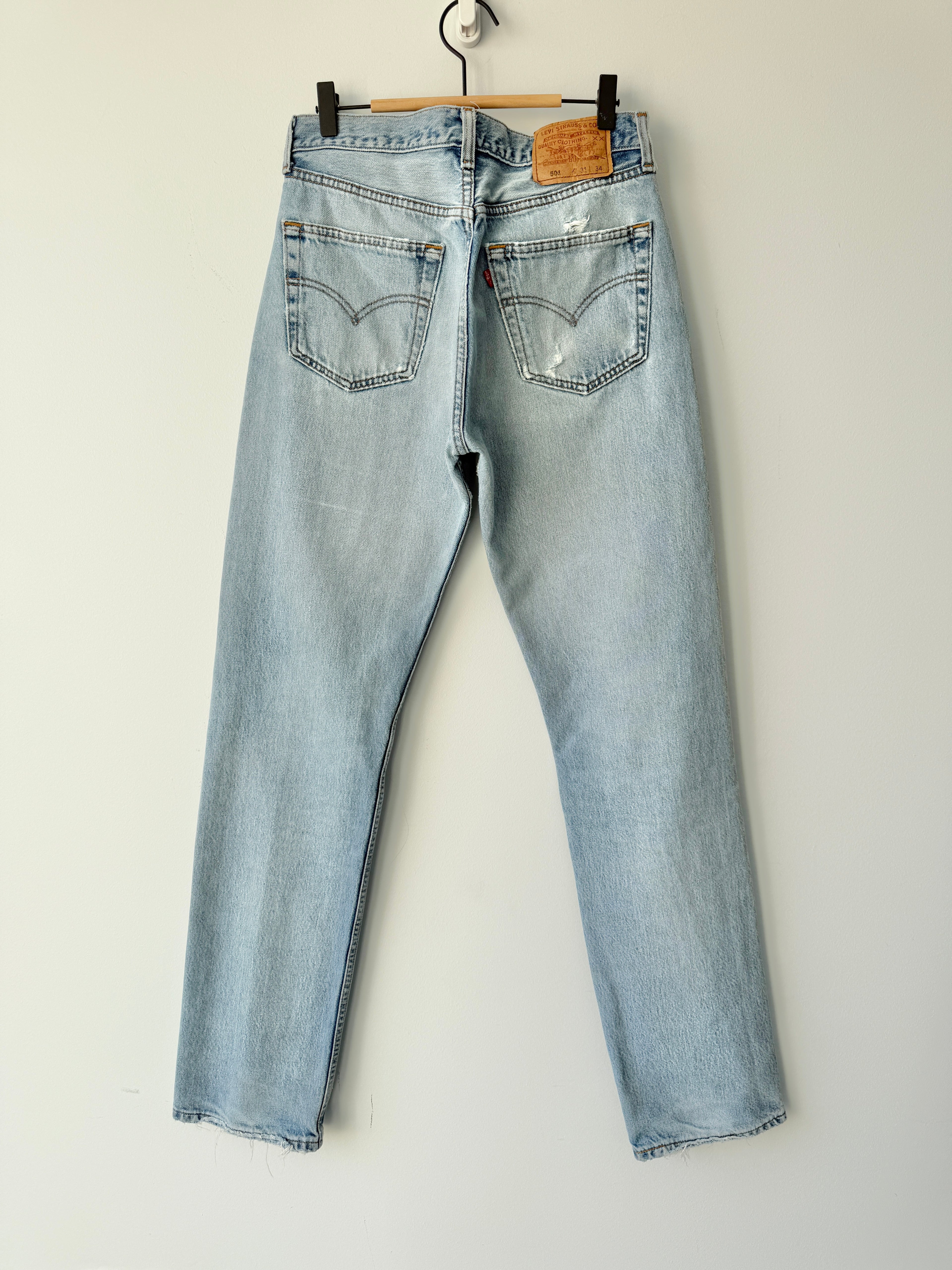 W29 L33 vintage Levis 501 29” measured light faded blue made in 90s