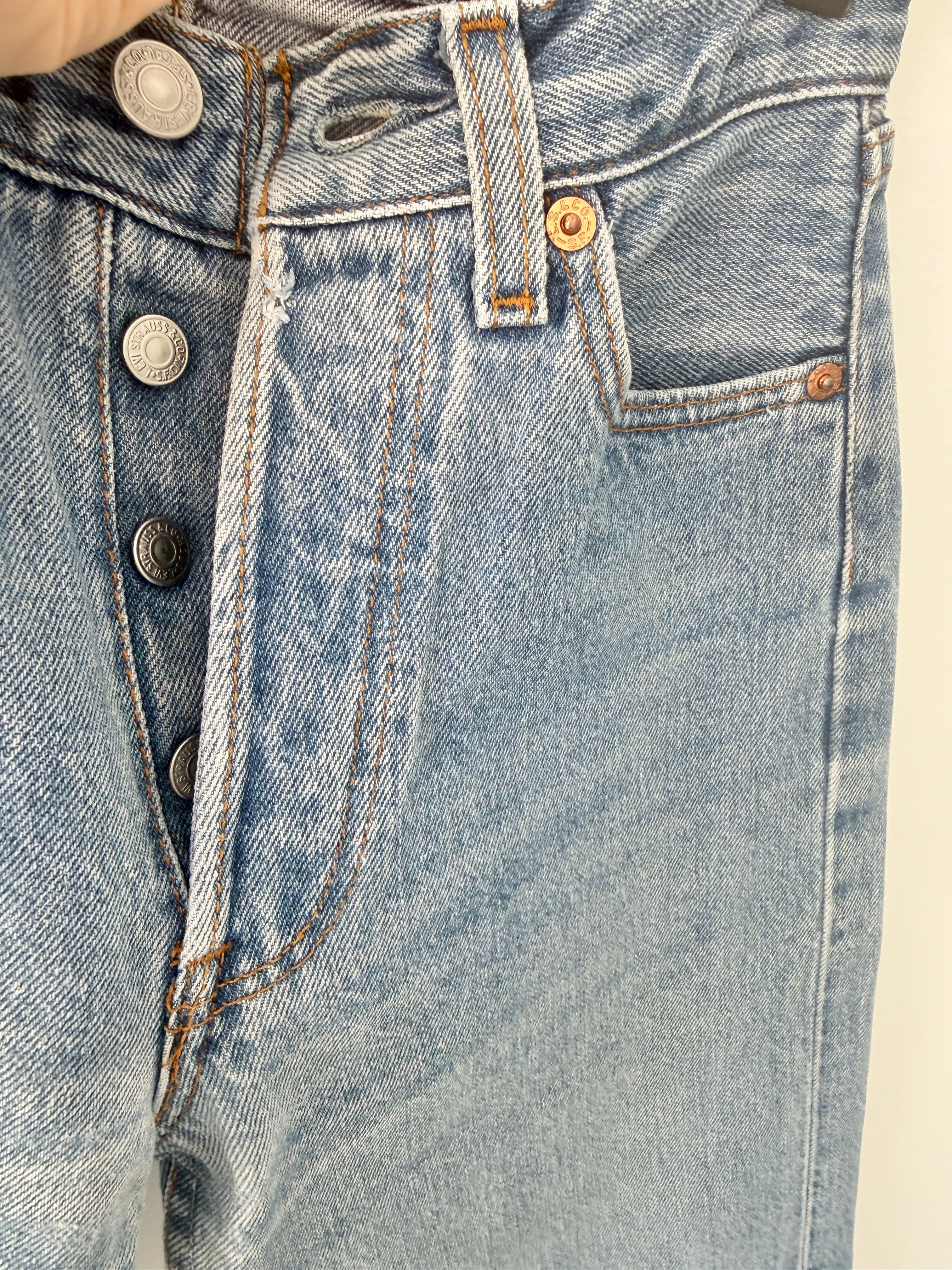 W23 L29 vintage Levis 501s 22-23” measured medium blue 90s Levi’s 501s