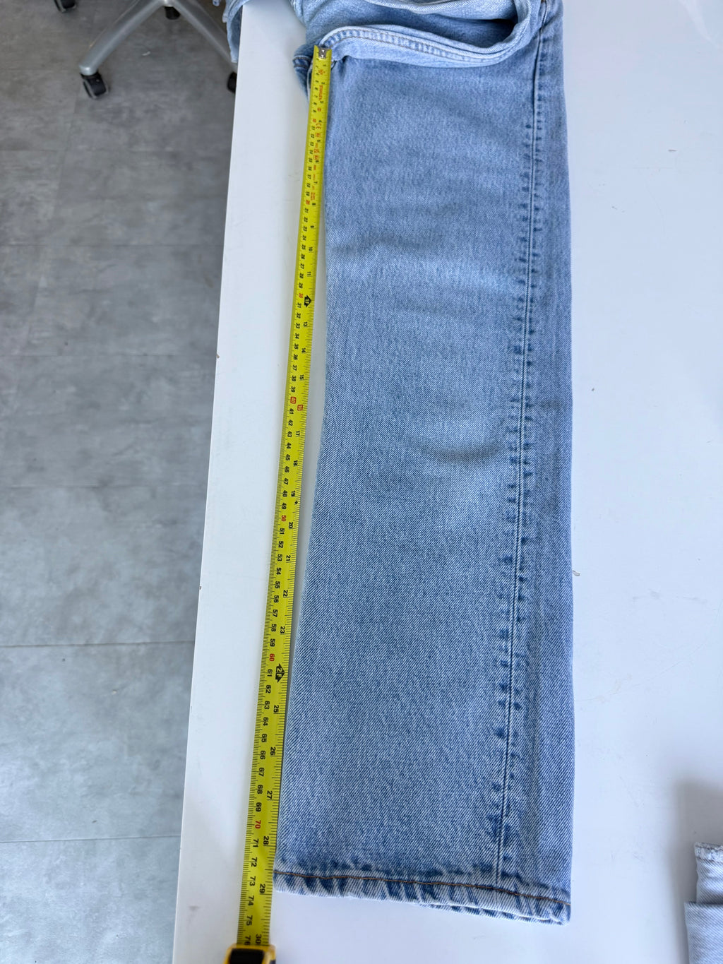 W27 L29 vintage Levis 501 light blue faded 26/27” measured waist 90s USA levis 501s slim hips