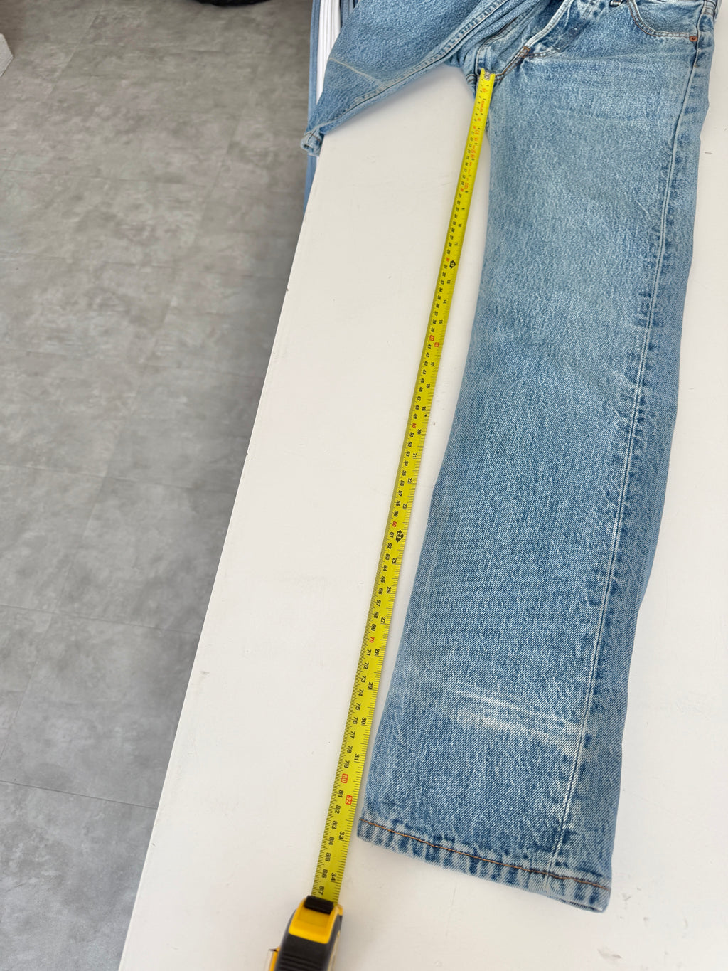 W25 L32 vintage Levis 501s 24/25” measured medium fade blue denim Levi’s 501s 90s