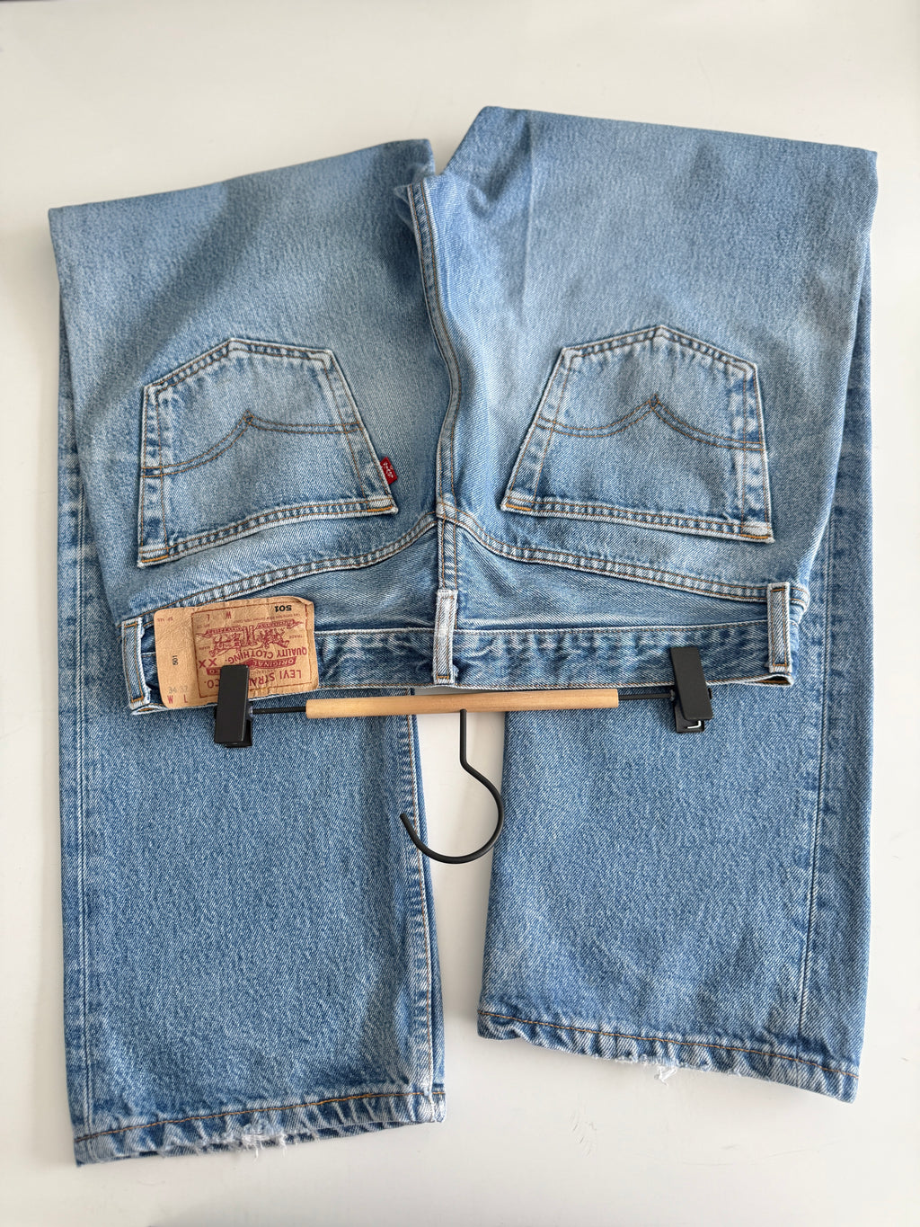 W32 L30 vintage Levis 501 31-32” measured waist faded medium blue made in y2k