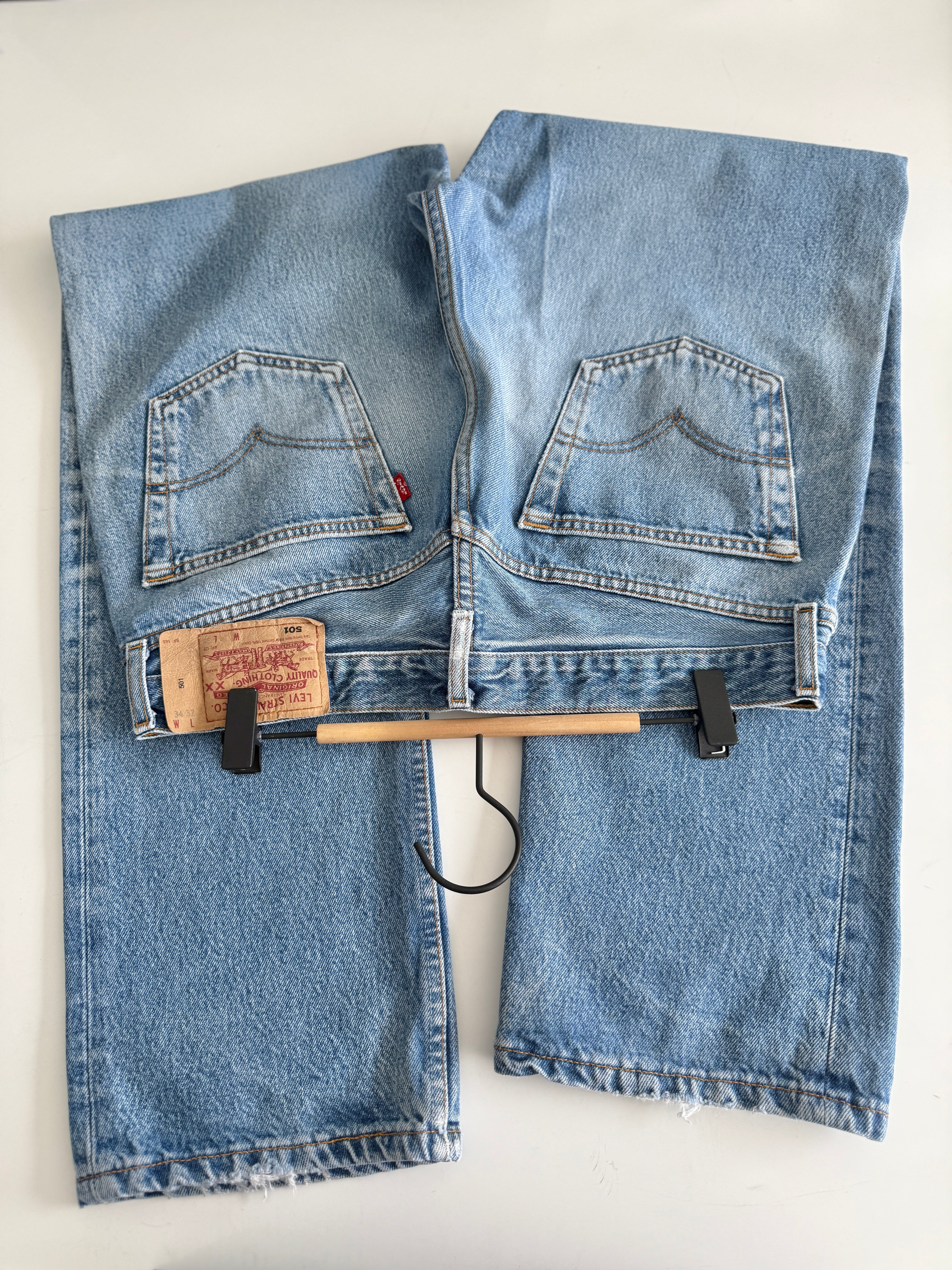 W32 L30 vintage Levis 501 31-32” measured waist faded medium blue made in y2k
