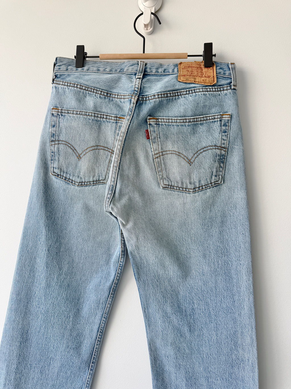 W29 L35 vintage Levis 501 28-29” measured light blue faded 90s denim Levi’s 501s