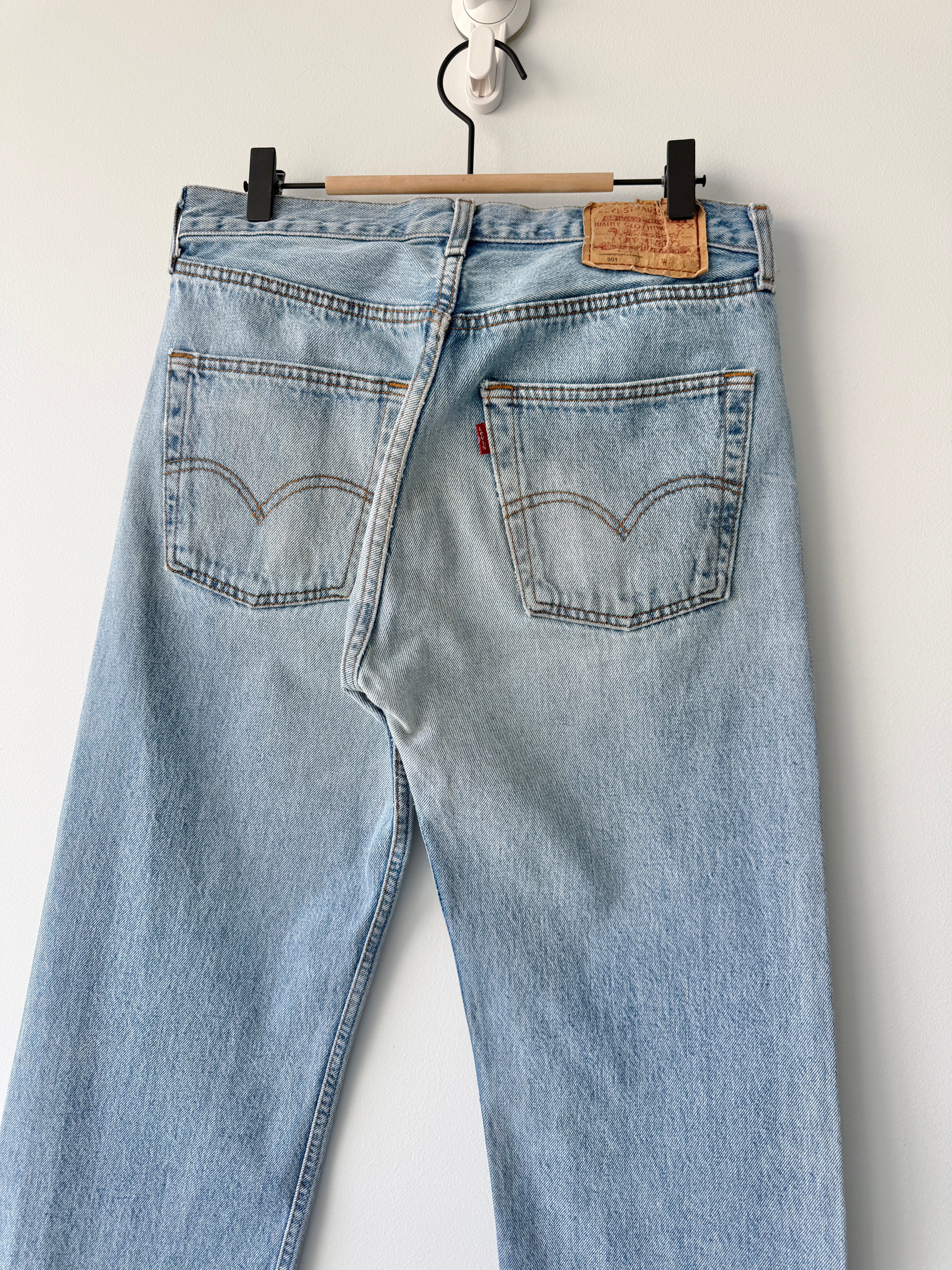 W29 L35 vintage Levis 501 28-29” measured light blue faded 90s denim Levi’s 501s