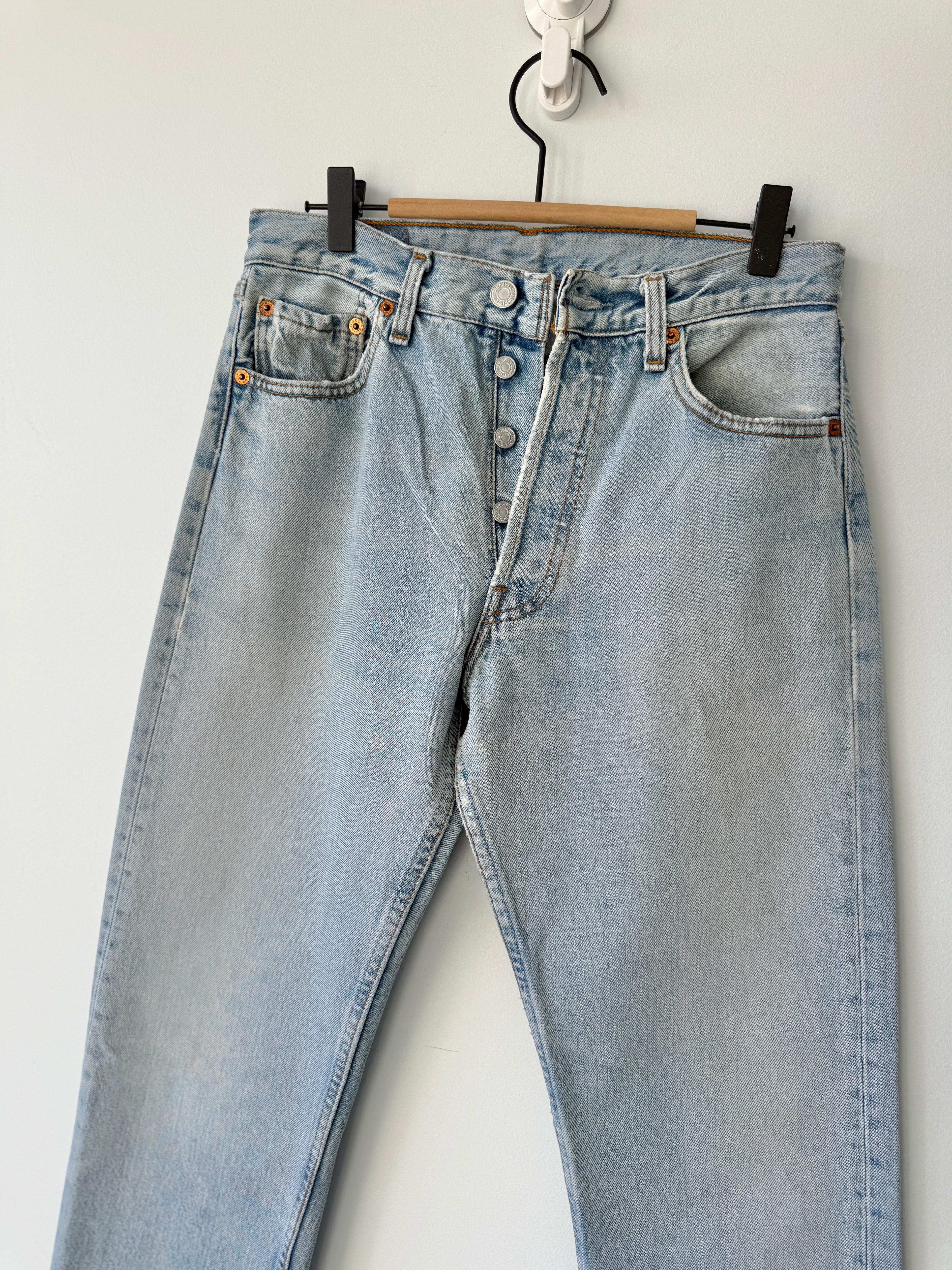 W27 L33 vintage Levis 501 27” measured light faded blue 90’s levi’s 501s