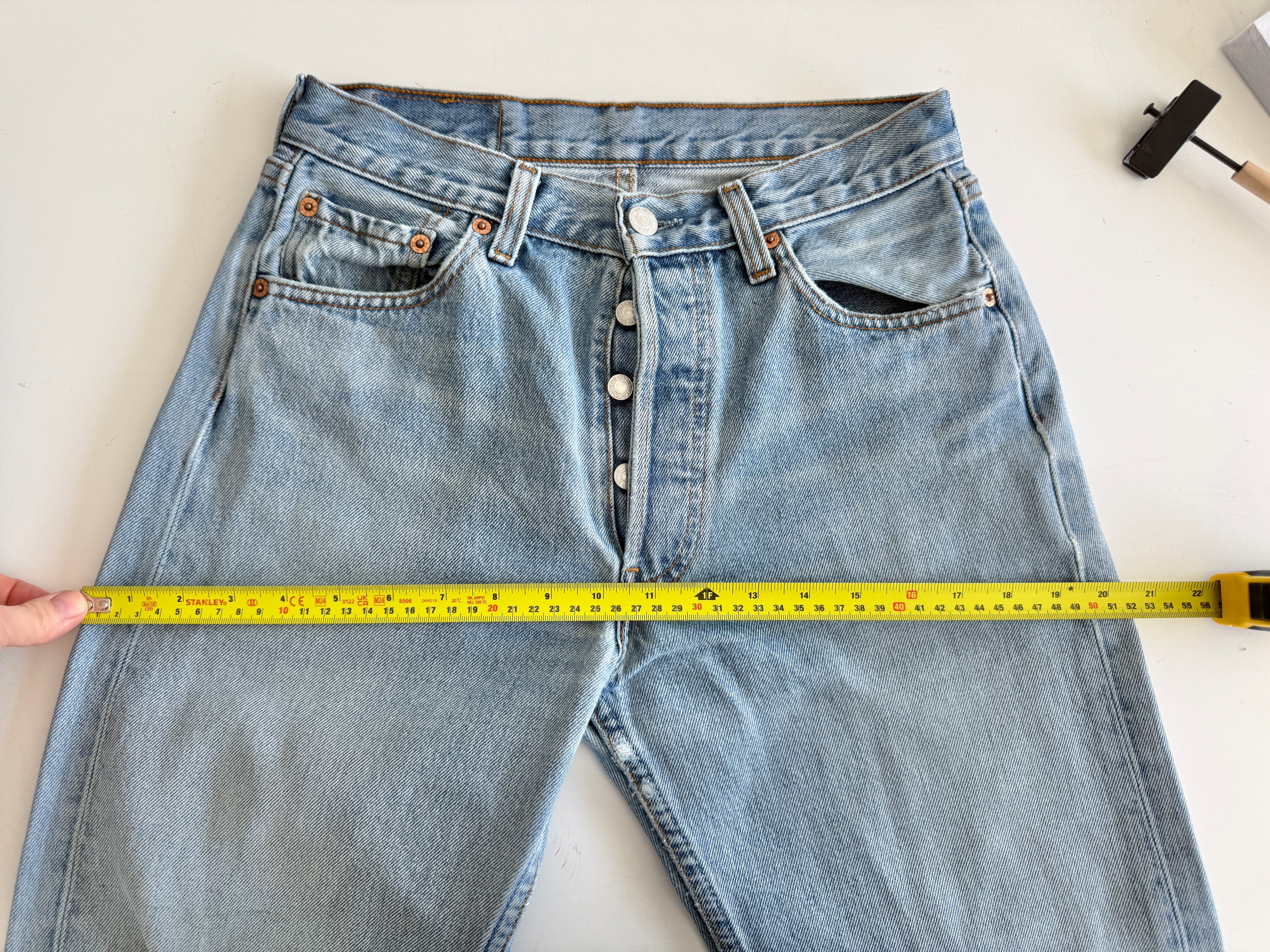 W27 L31 vintage Levis 501 26-27” measured light blue 90s denim Levi’s 501s
