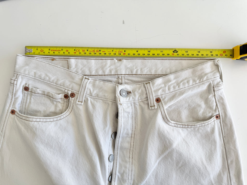 W31 L30 vintage Levis 501 30/31” measured white denim 90s Levi’s 501s