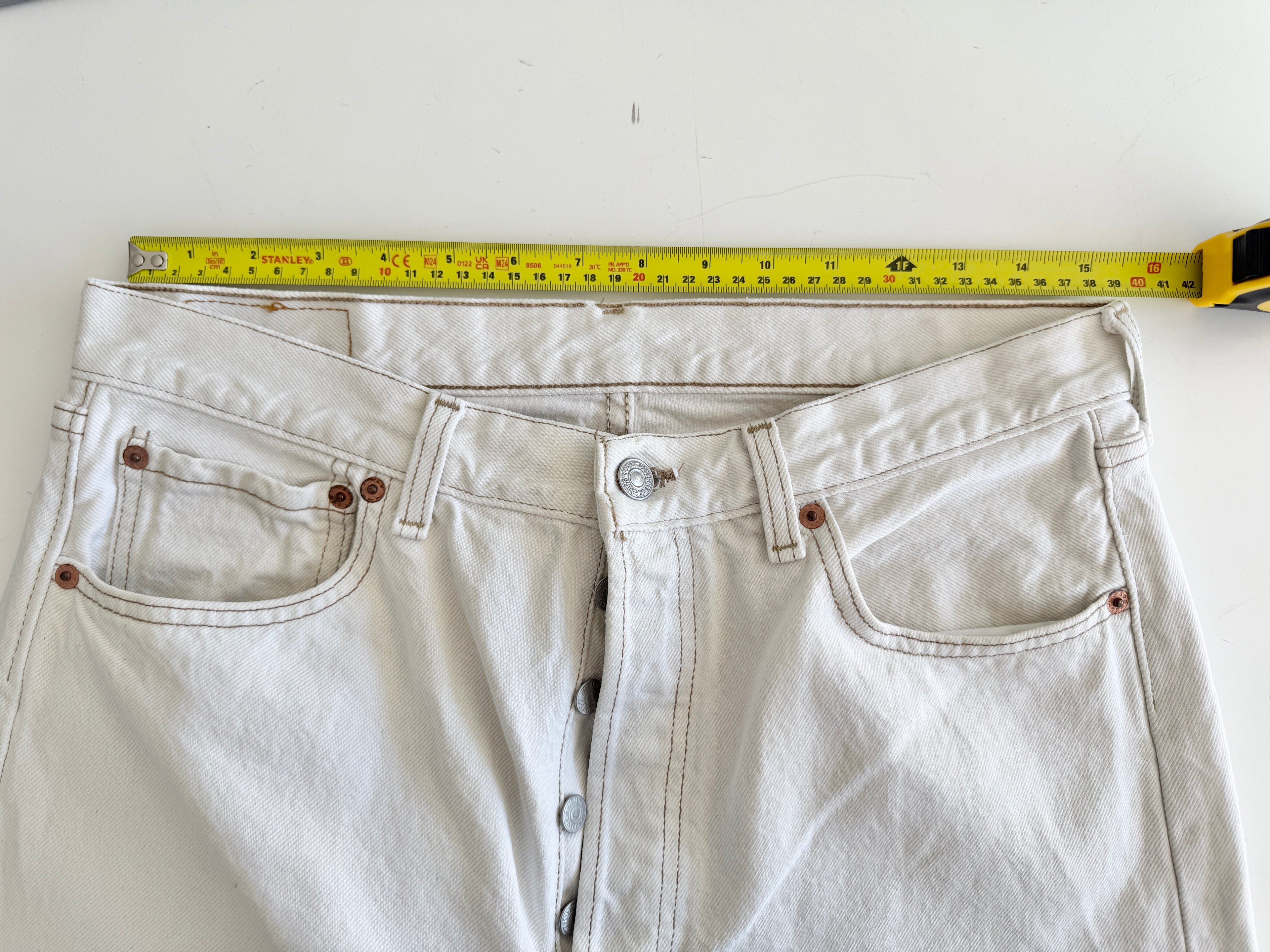 W31 L30 vintage Levis 501 30/31” measured white denim 90s Levi’s 501s
