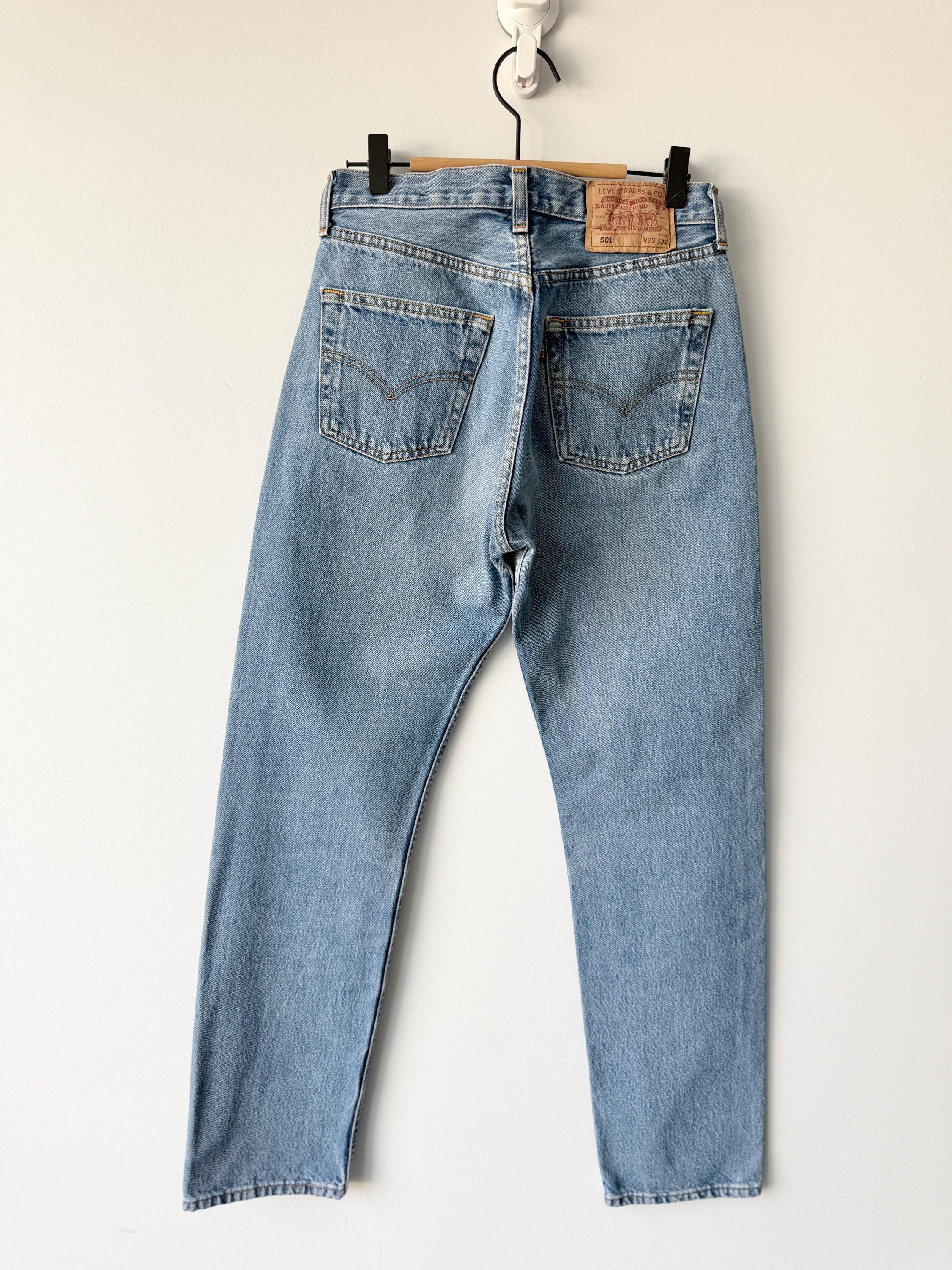 W27 L30 vintage Levis 501 26-27” measured waist medium blue made in 90s