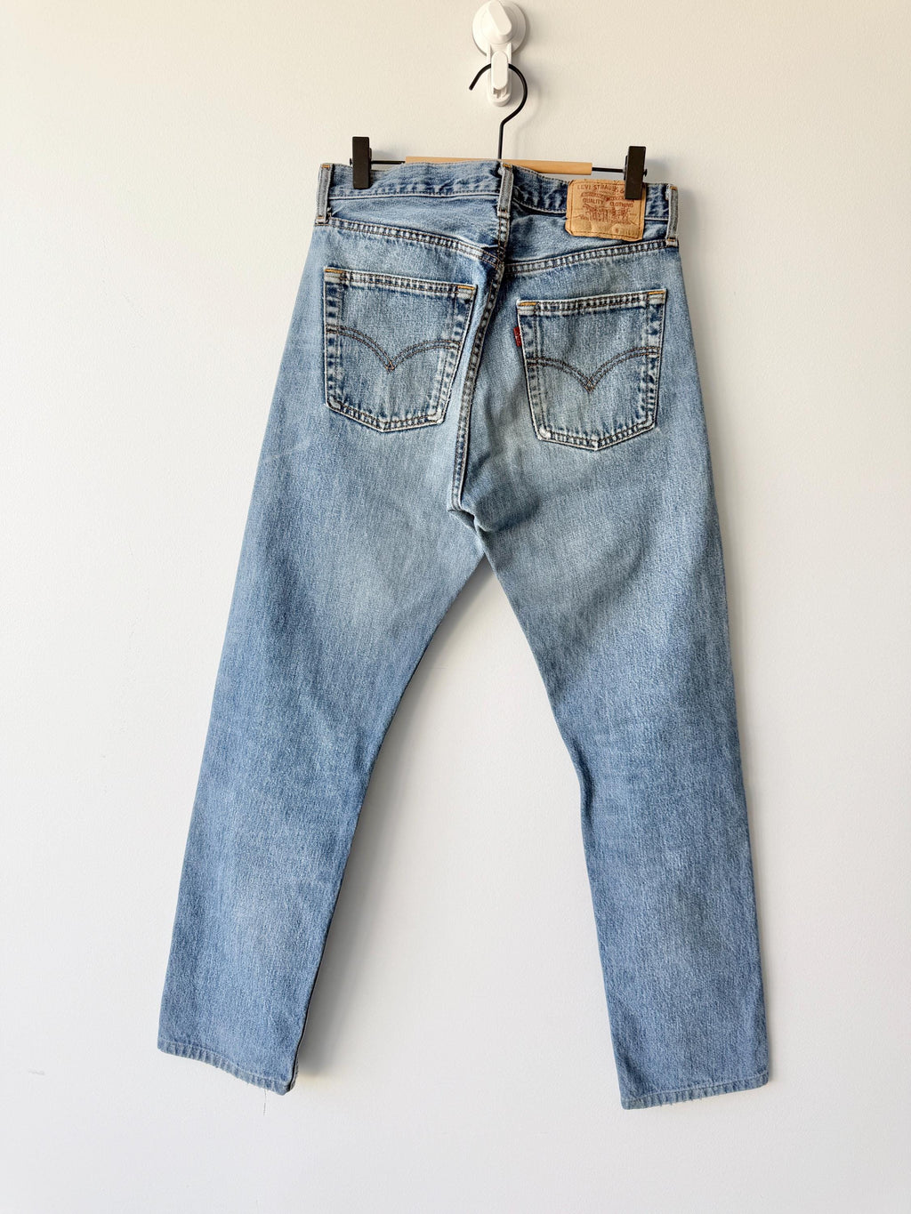 W30 L31 vintage Levis 505 29-30” measured waist medium blue denim made in 90s