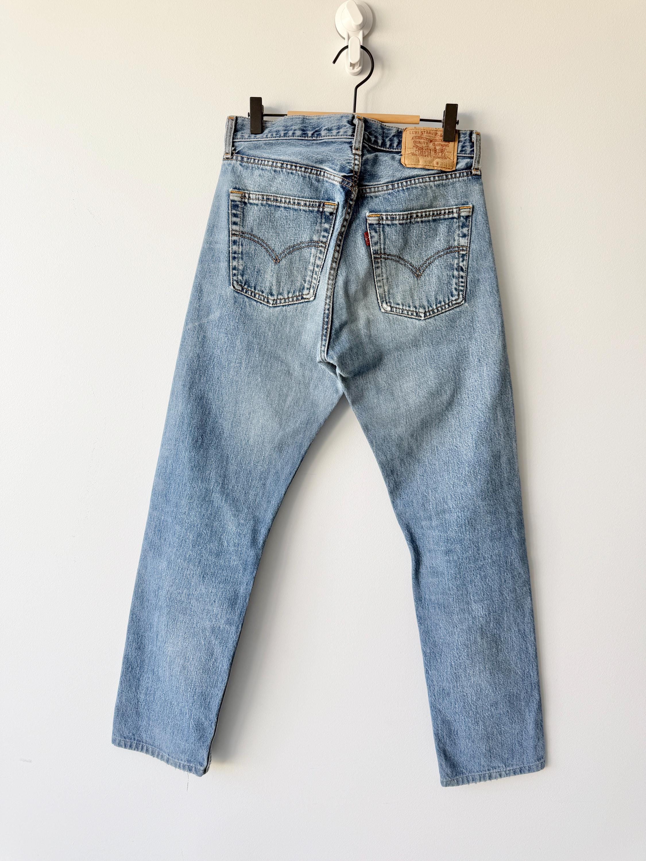 W30 L31 vintage Levis 505 29-30” measured waist medium blue denim made in 90s