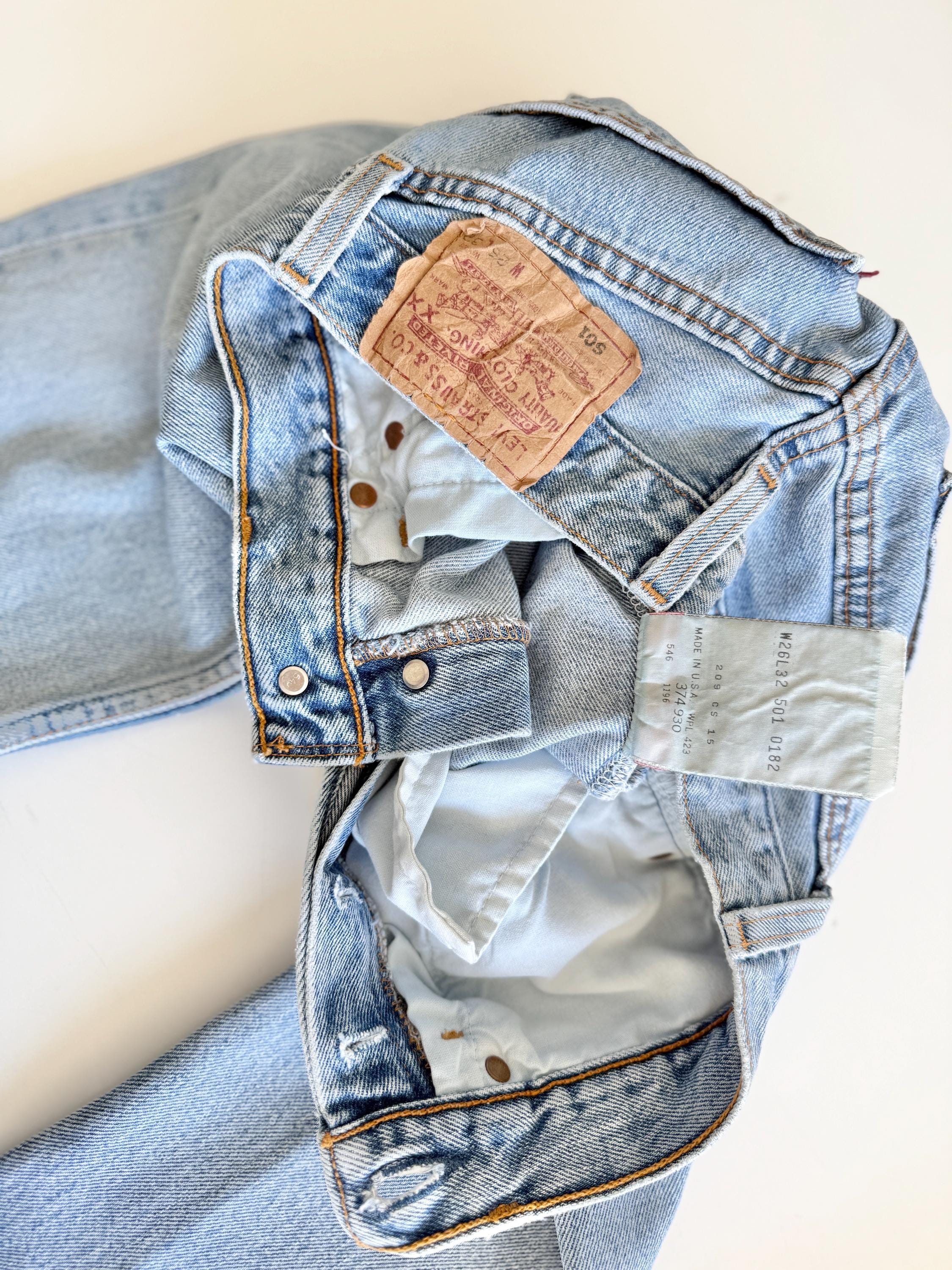 W25 L31 vintage Levis 501 24-25” measured light blue made in 90s USA (iuk)