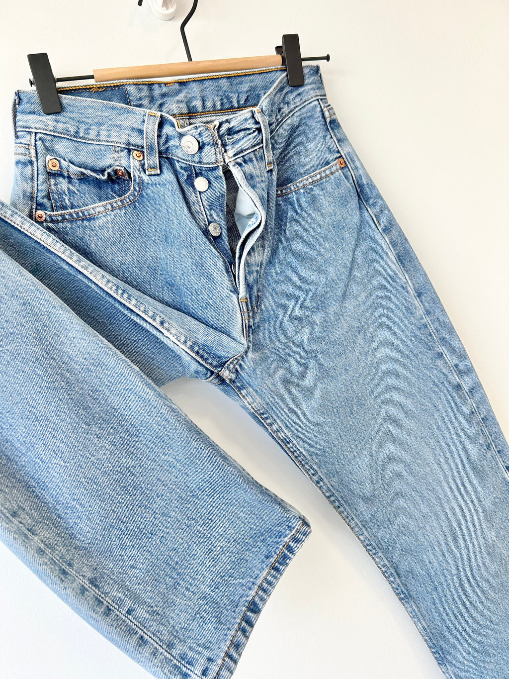 Levis 501 vintage W24 L31 Levi’s blue stone wash faded blue 501 Levi’s made in 90s denim straight leg 501 vintage Levi’s