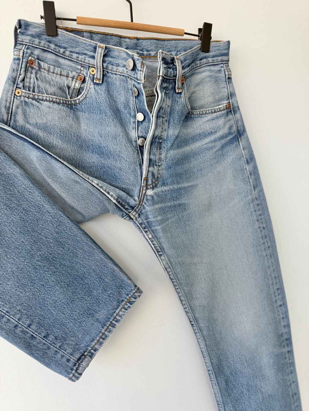 W29 L30 vintage Levis 501 28-29” measured waist faded medium blue made in y2k