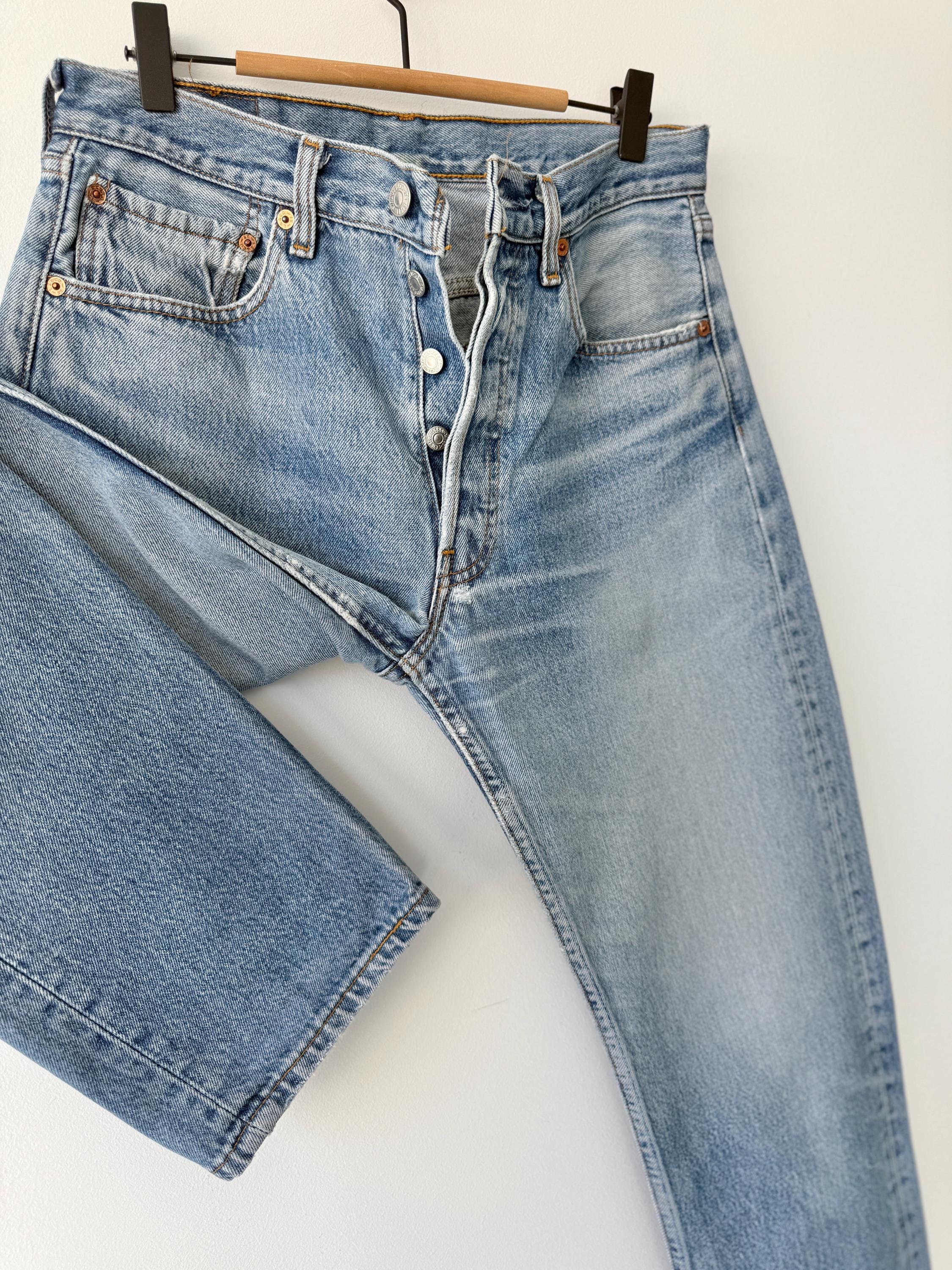 W29 L30 vintage Levis 501 28-29” measured waist faded medium blue made in y2k