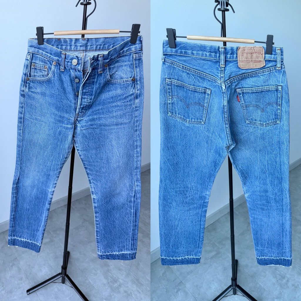 W26 L28 Levis 501 vintage 25-26” measured waist raw dark blue faded  made in 70s France  hol