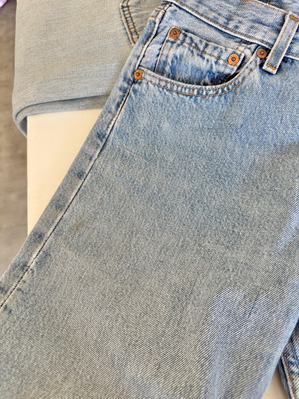 W26 L31 vintage Levis 501 25/26” measured waist medium faded denim made in USA 90s