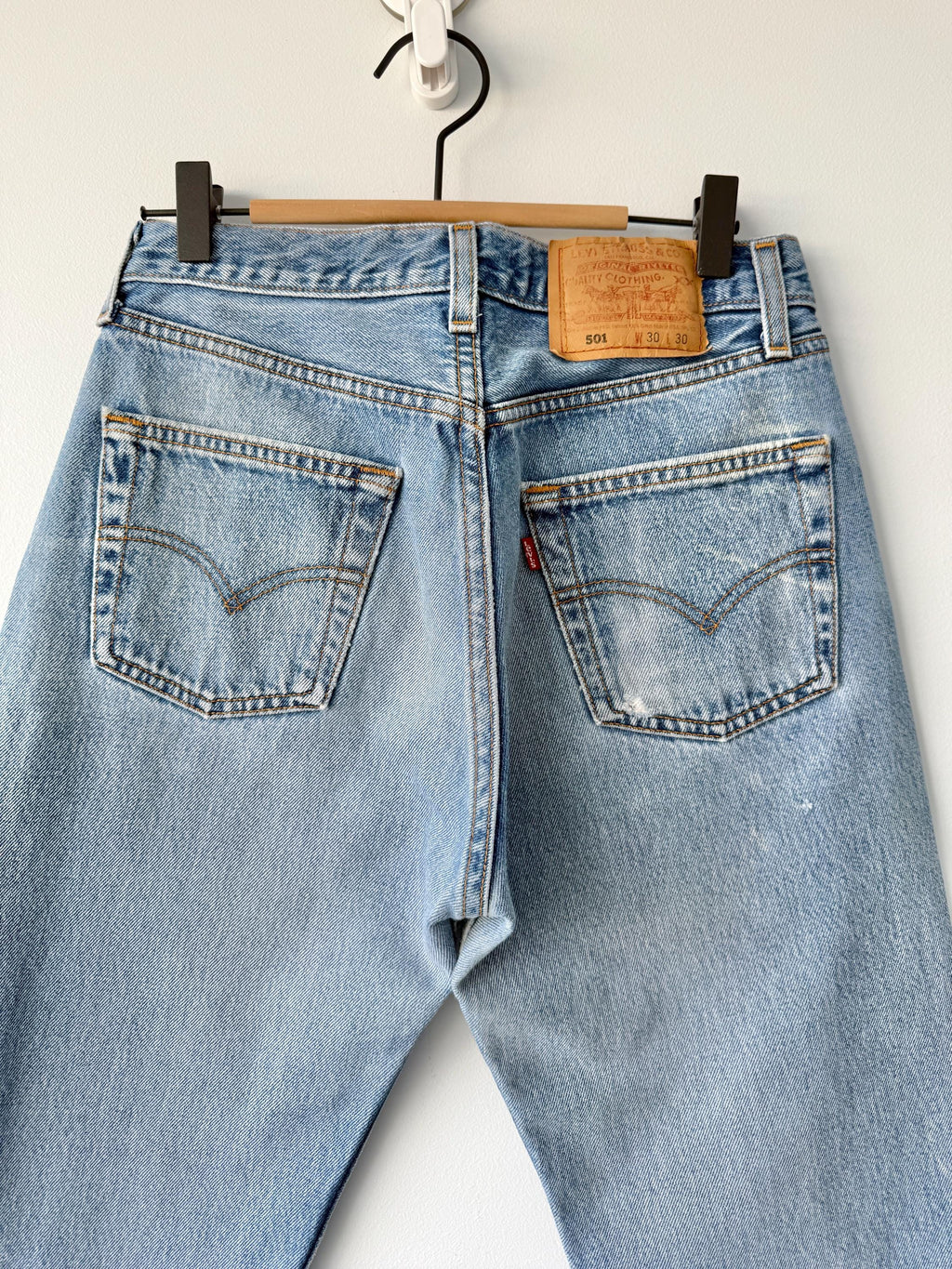 W28 L29 vintage Levis 501 27-28” measured waist faded made in USA 90s