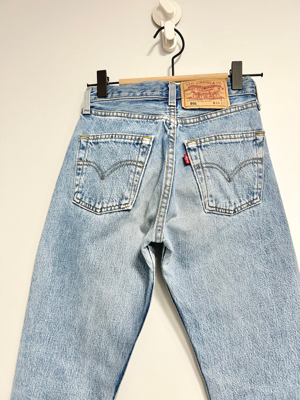 Levis 501 jeans w22 L27 medium blue denim faded blue wash light blue 501 vintage 501s England