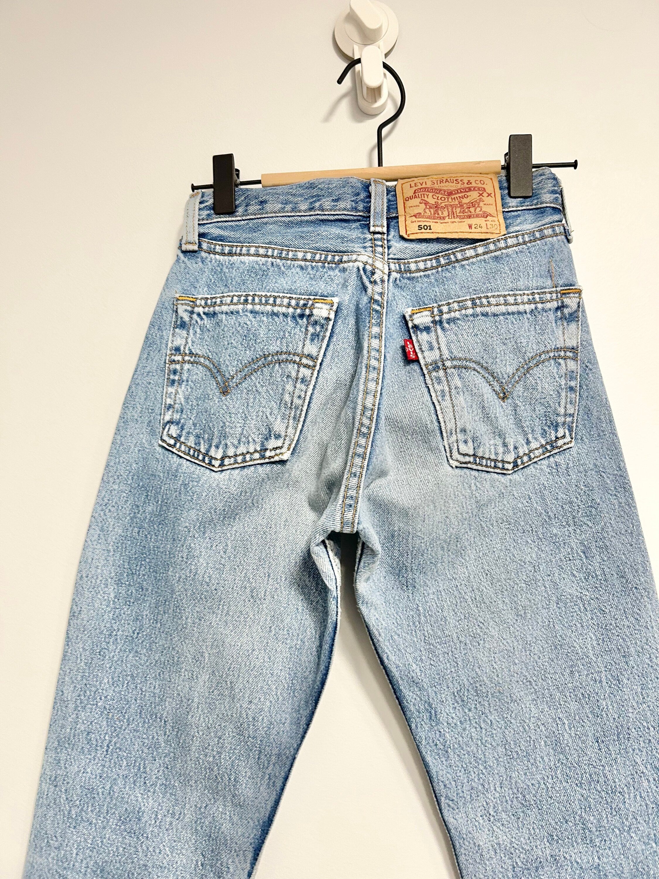 Levis 501 jeans w22 L27 medium blue denim faded blue wash light blue 501 vintage 501s England