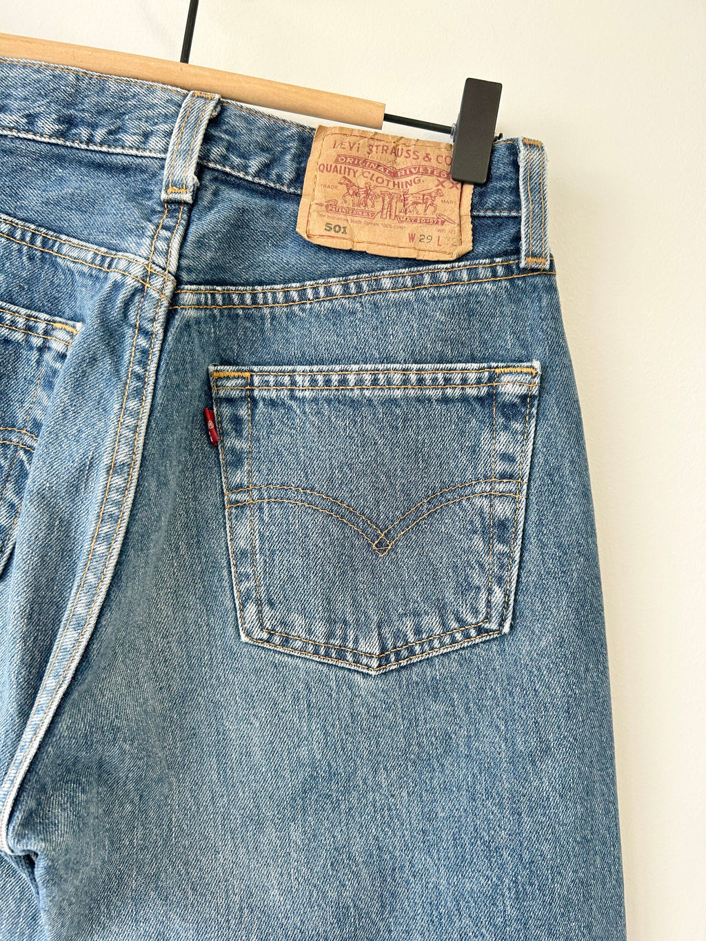 Levis 501 vintage w26 L31 Levi’s 501 medium blue 90s Levi’s USA blue faded blue straight leg blue 501 vintage blue 501 worn vintage Levi’s
